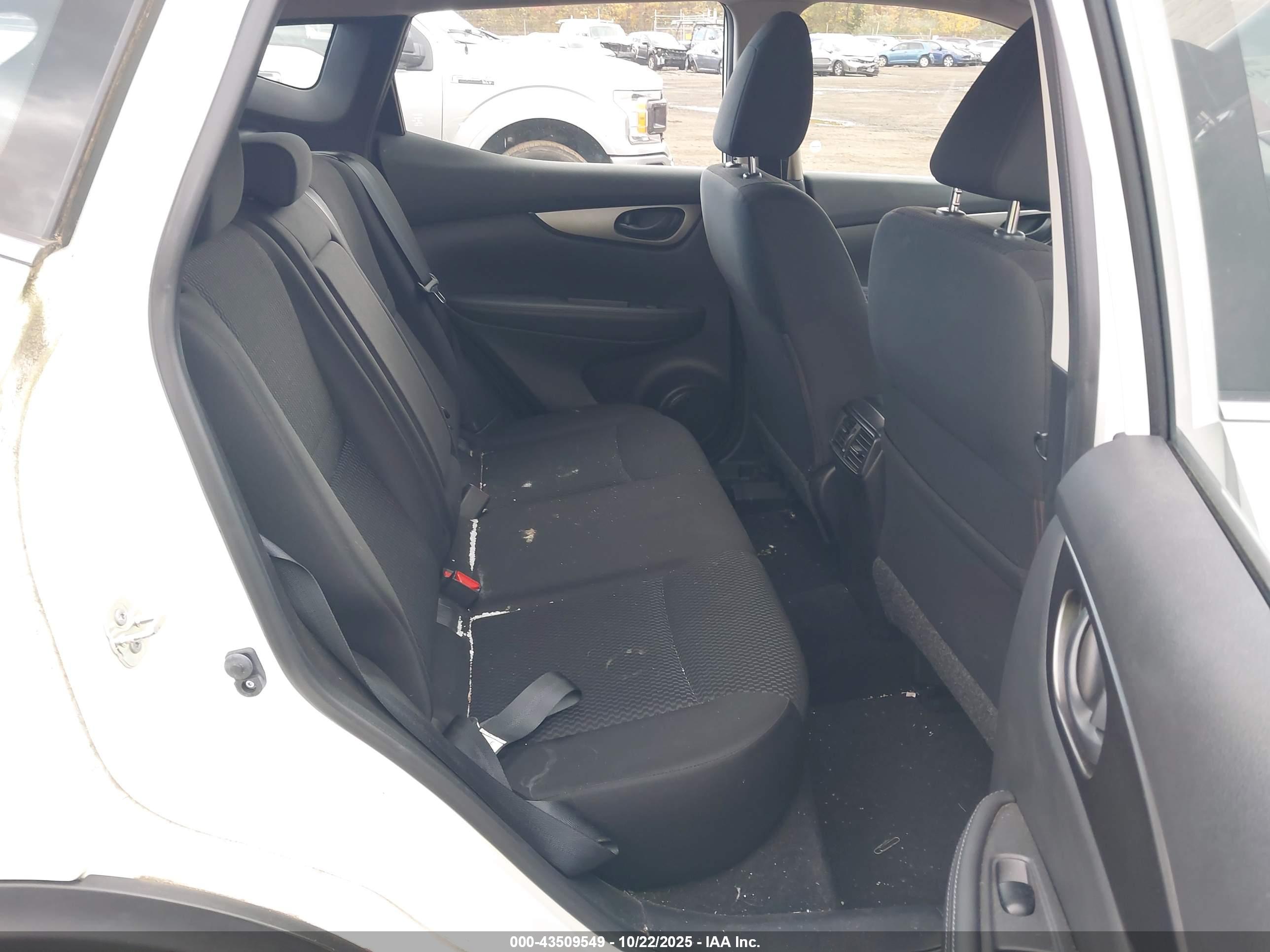 NISSAN ROGUE image 8