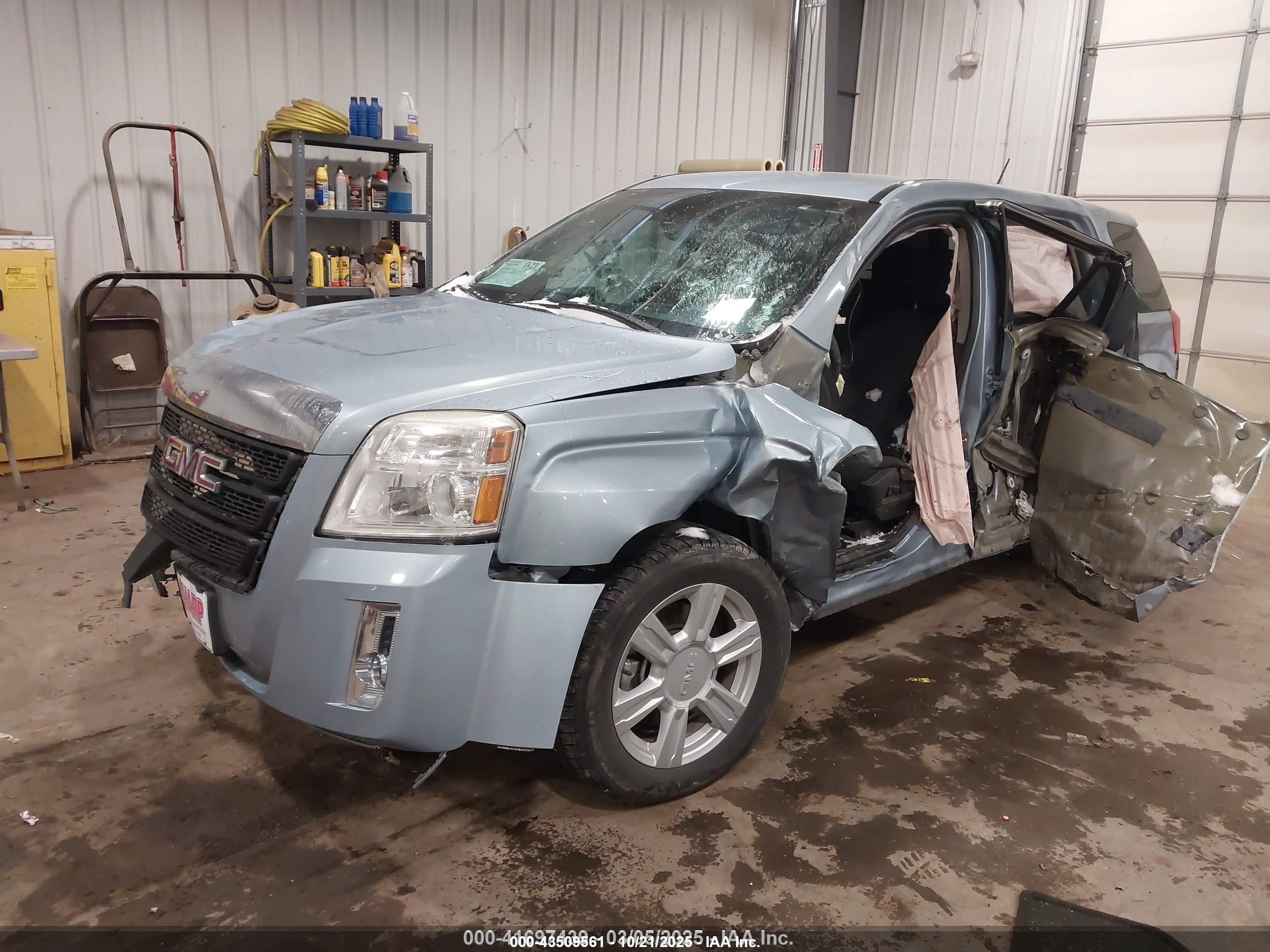 GMC TERRAIN image 2