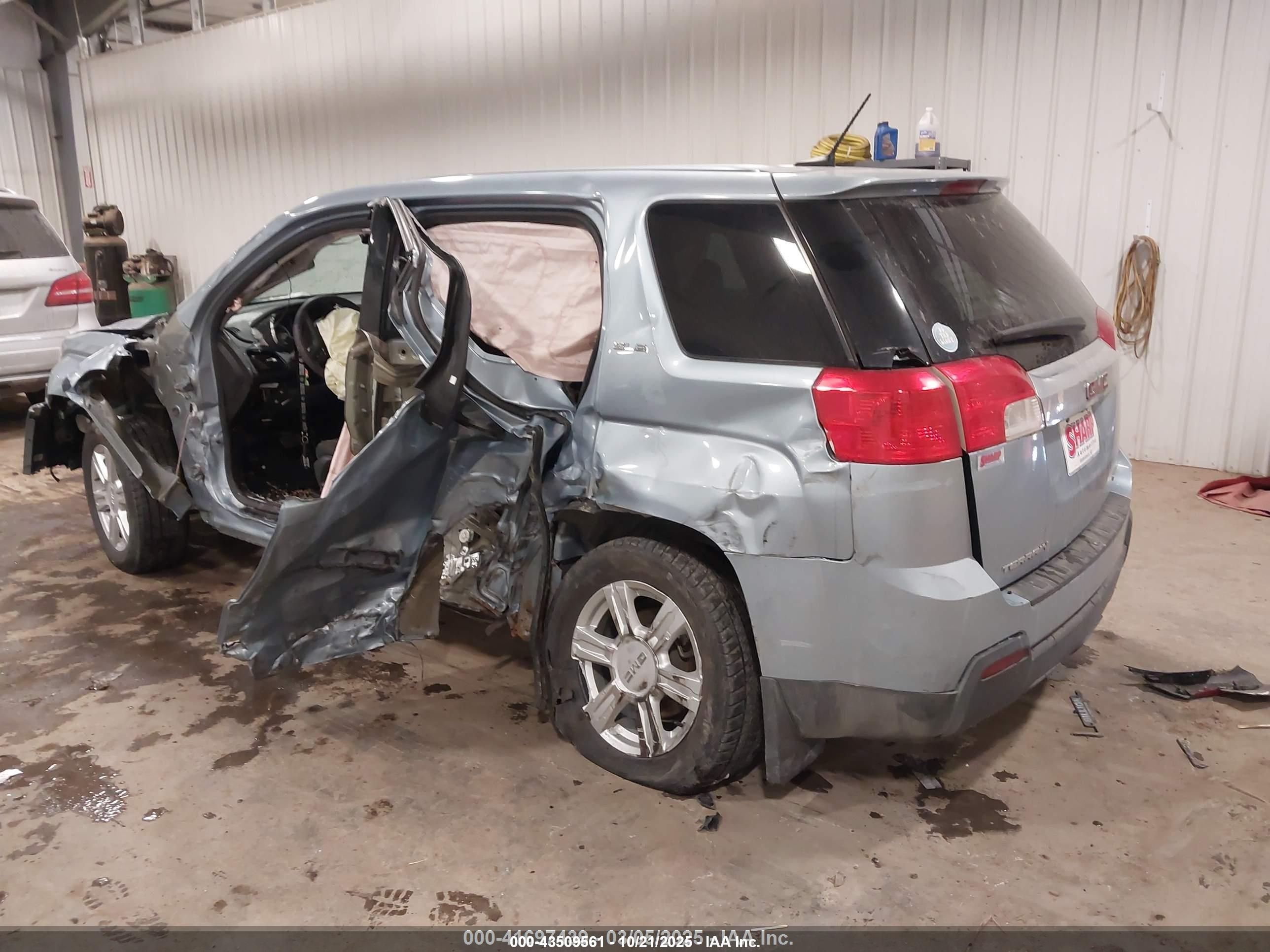 GMC TERRAIN image 3