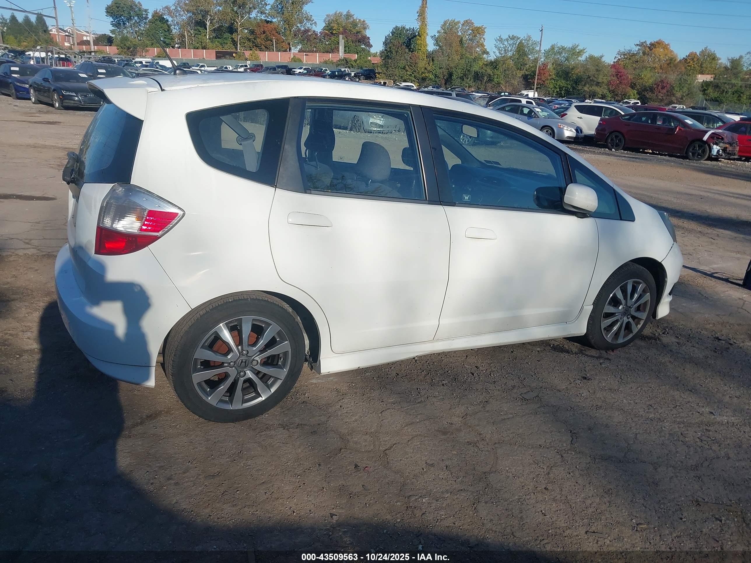 HONDA FIT image 4