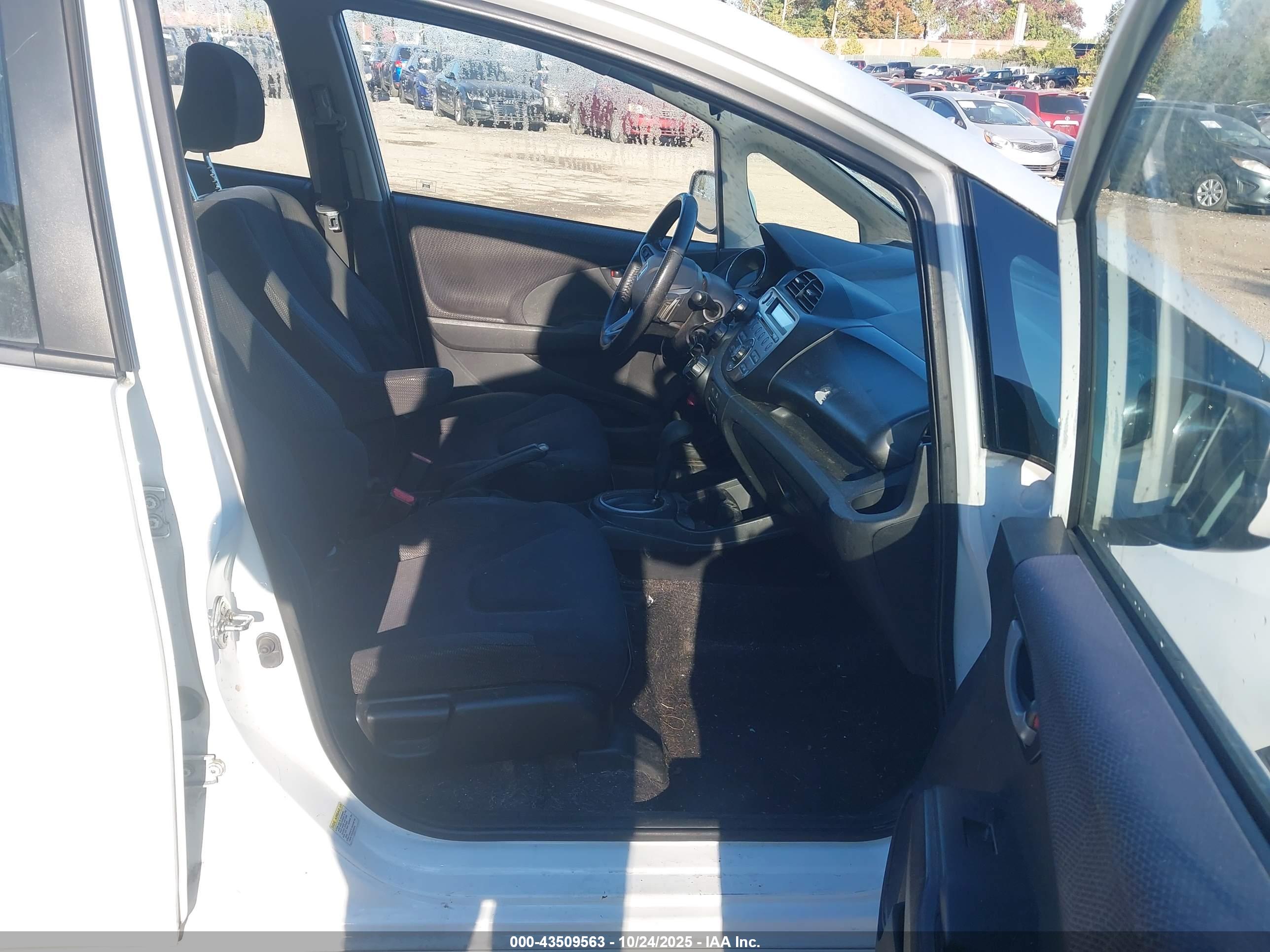 HONDA FIT image 5