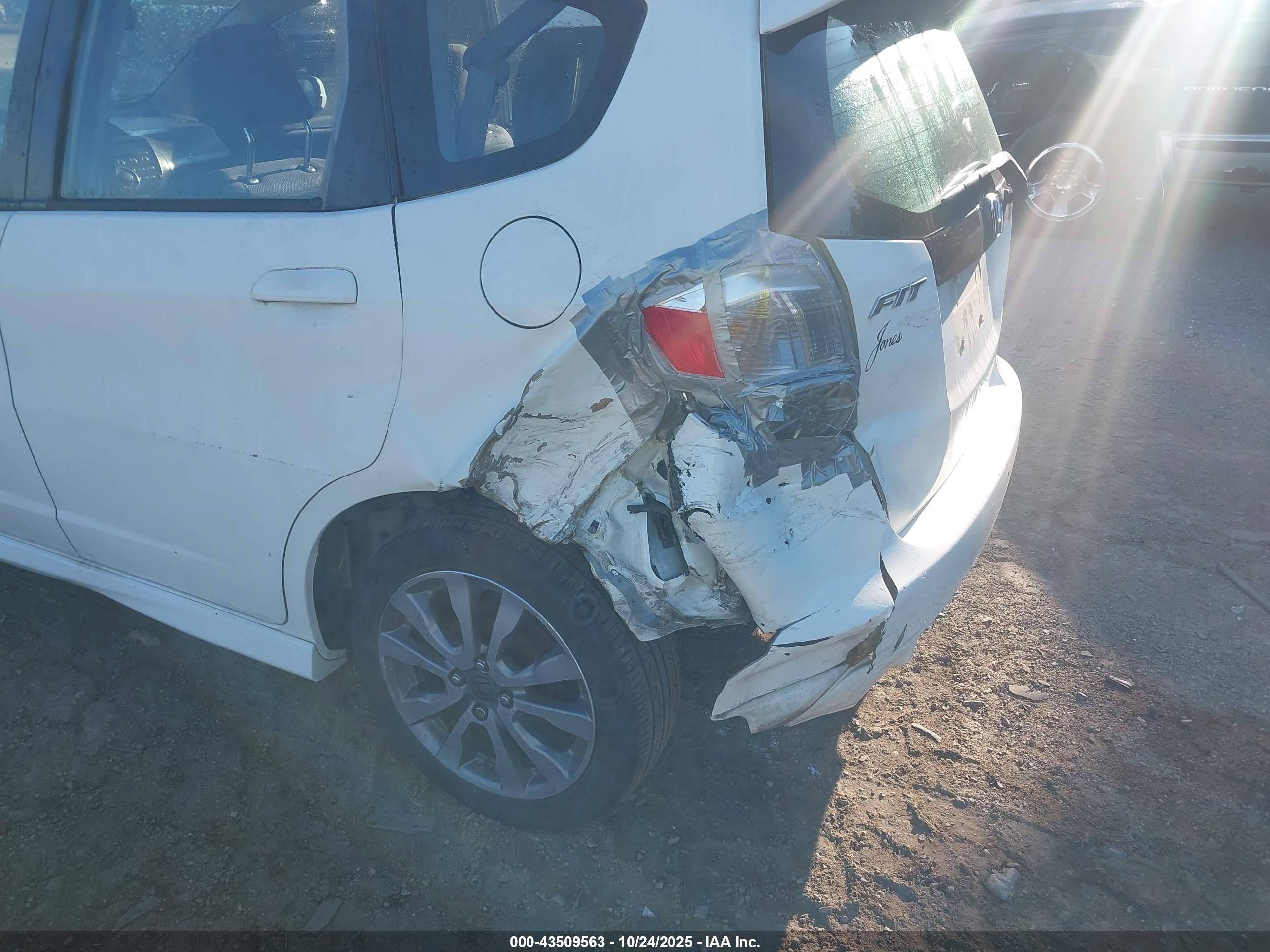 HONDA FIT image 6