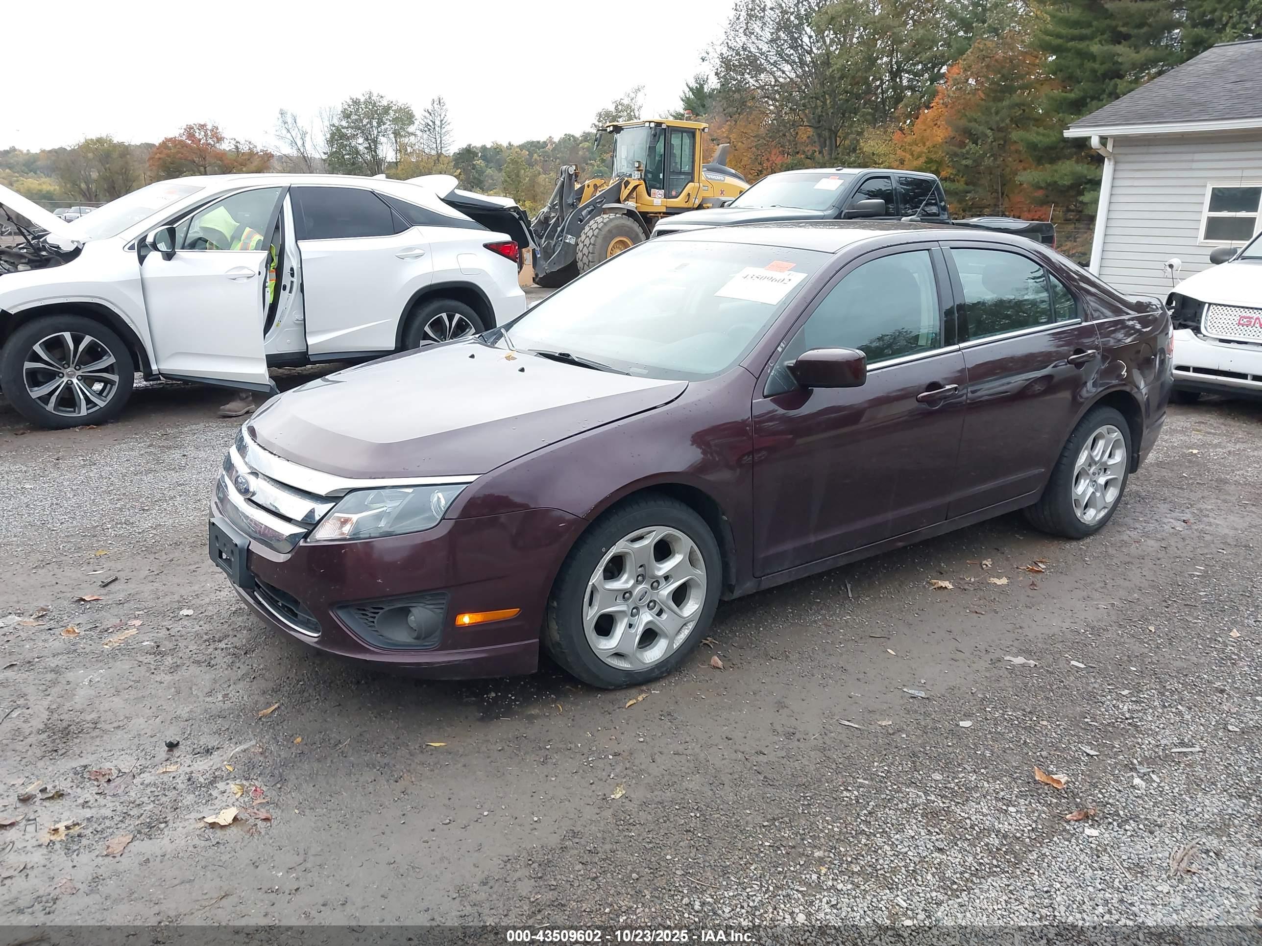 FORD FUSION image 2
