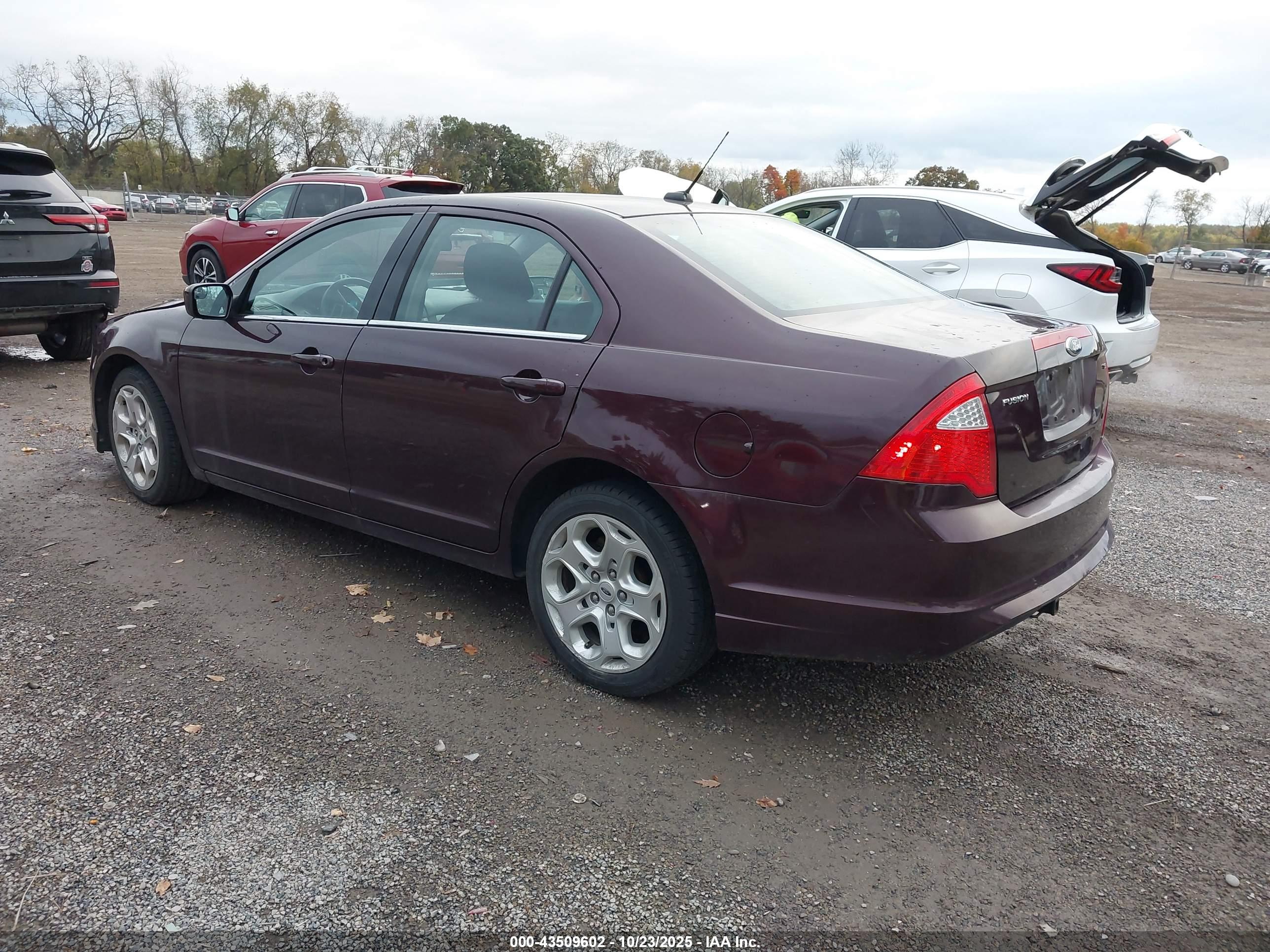 FORD FUSION image 3