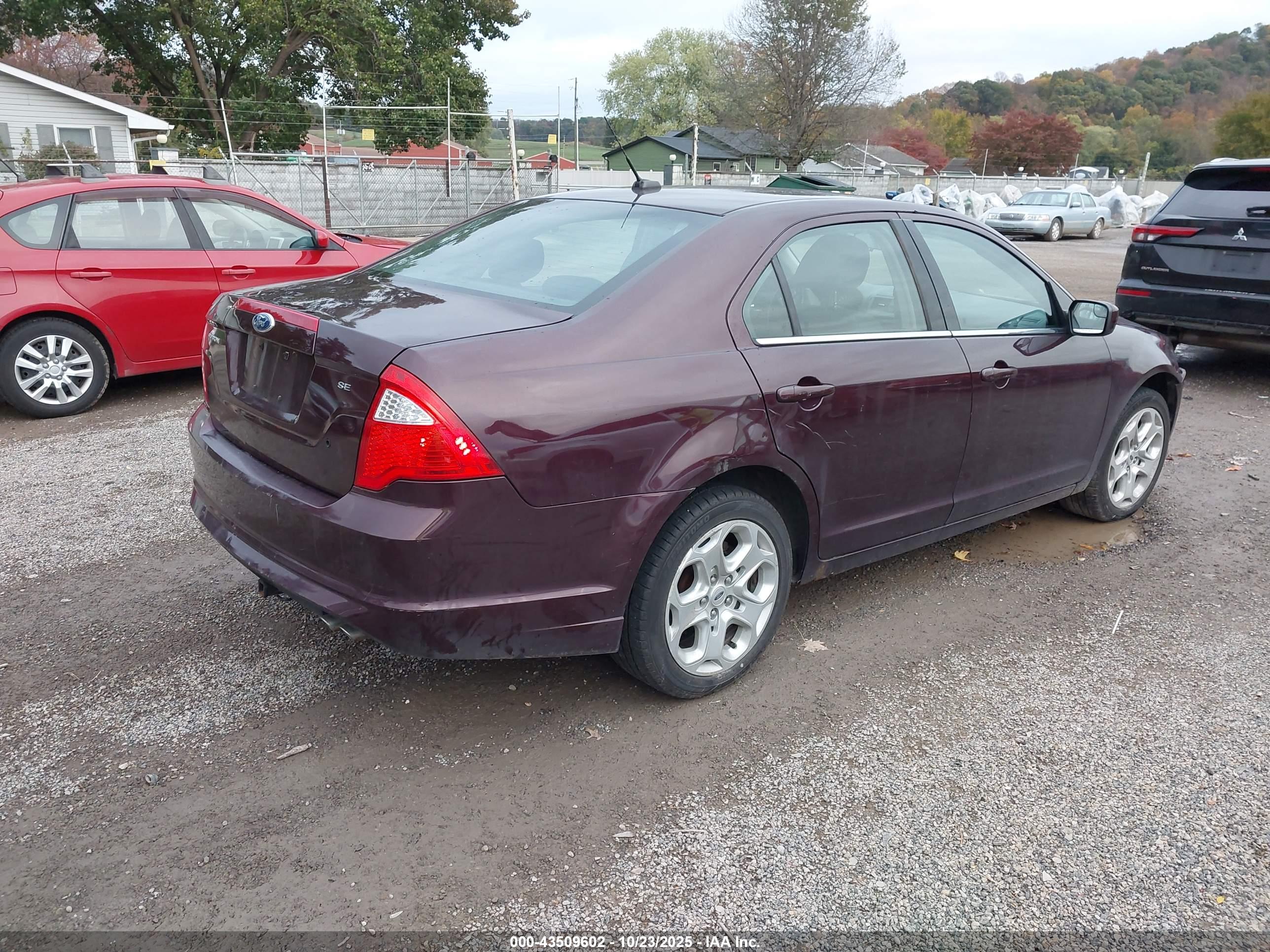 FORD FUSION image 4