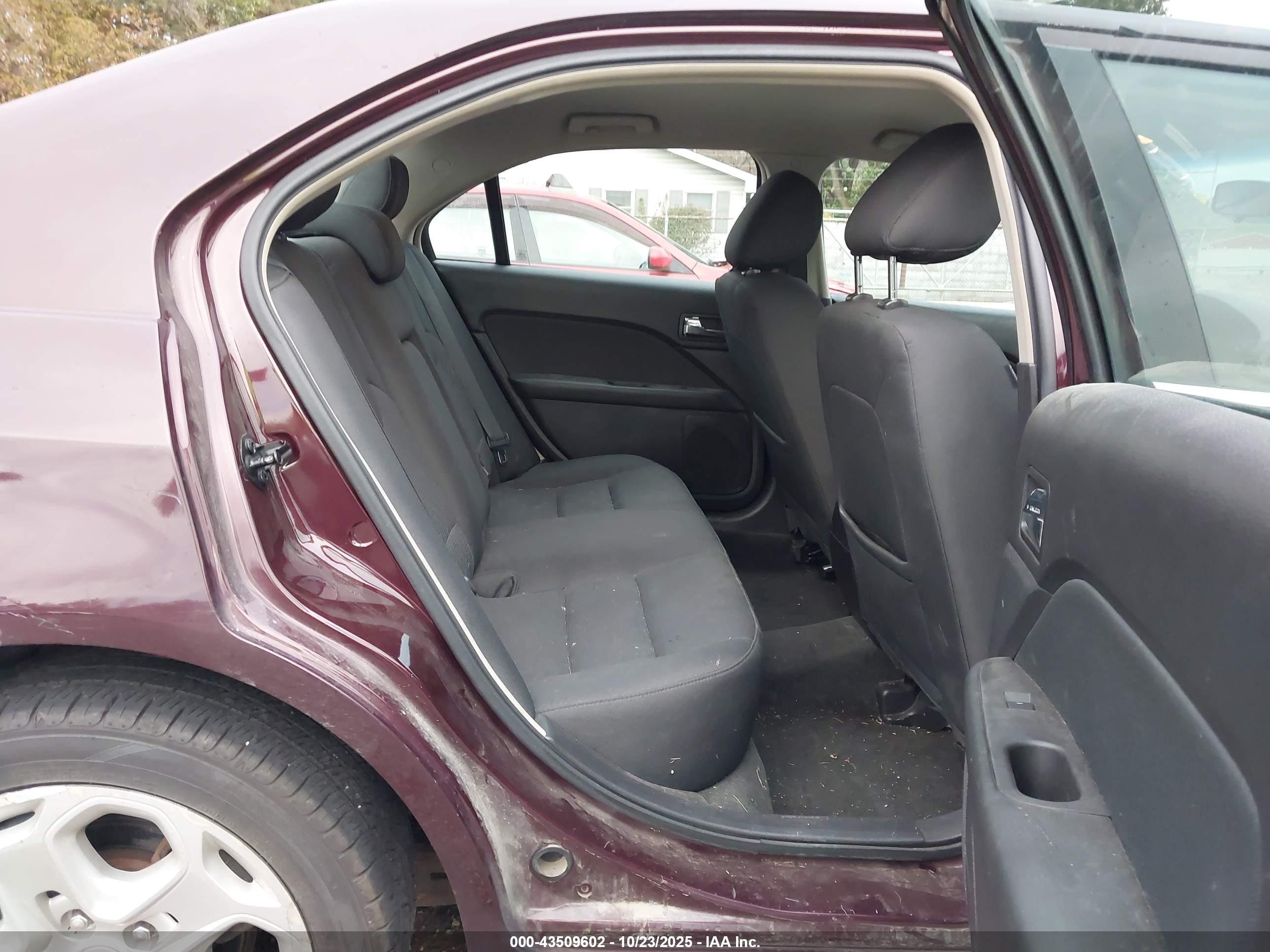 FORD FUSION image 8