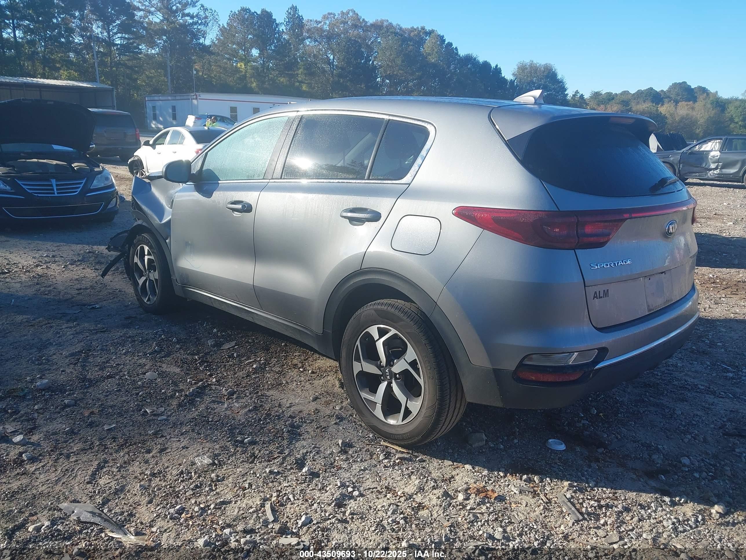 KIA SPORTAGE image 3