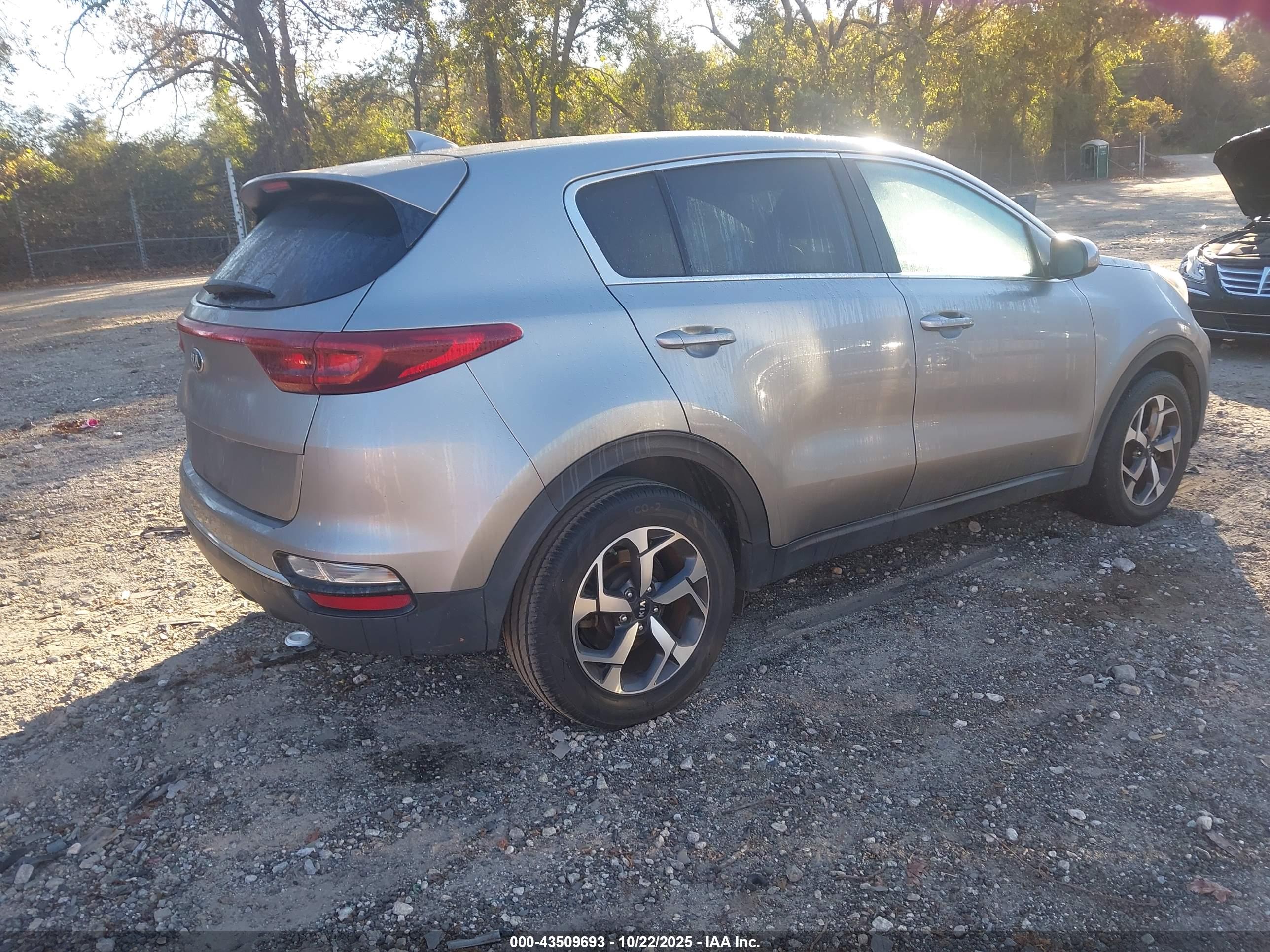 KIA SPORTAGE image 4