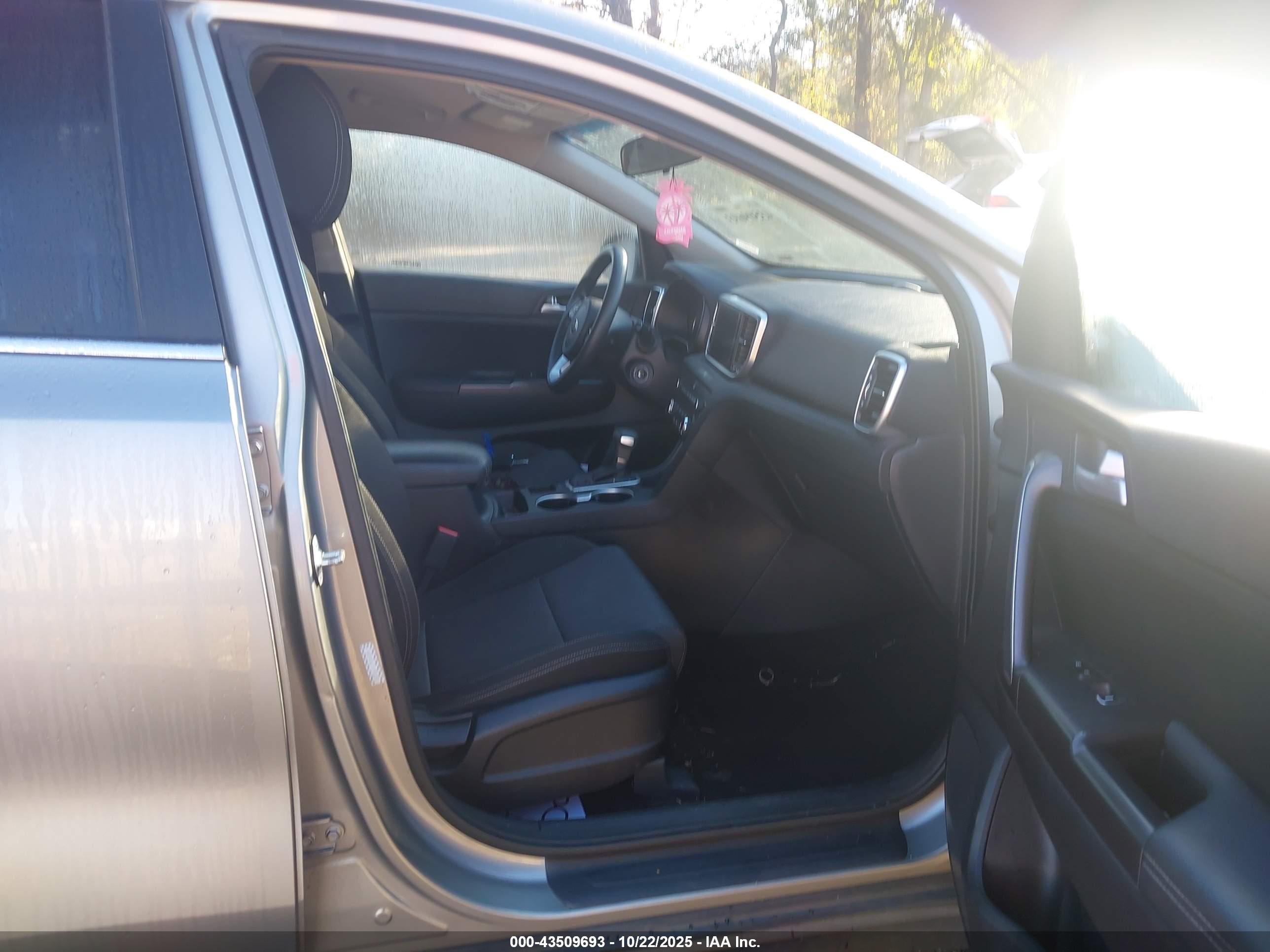 KIA SPORTAGE image 5