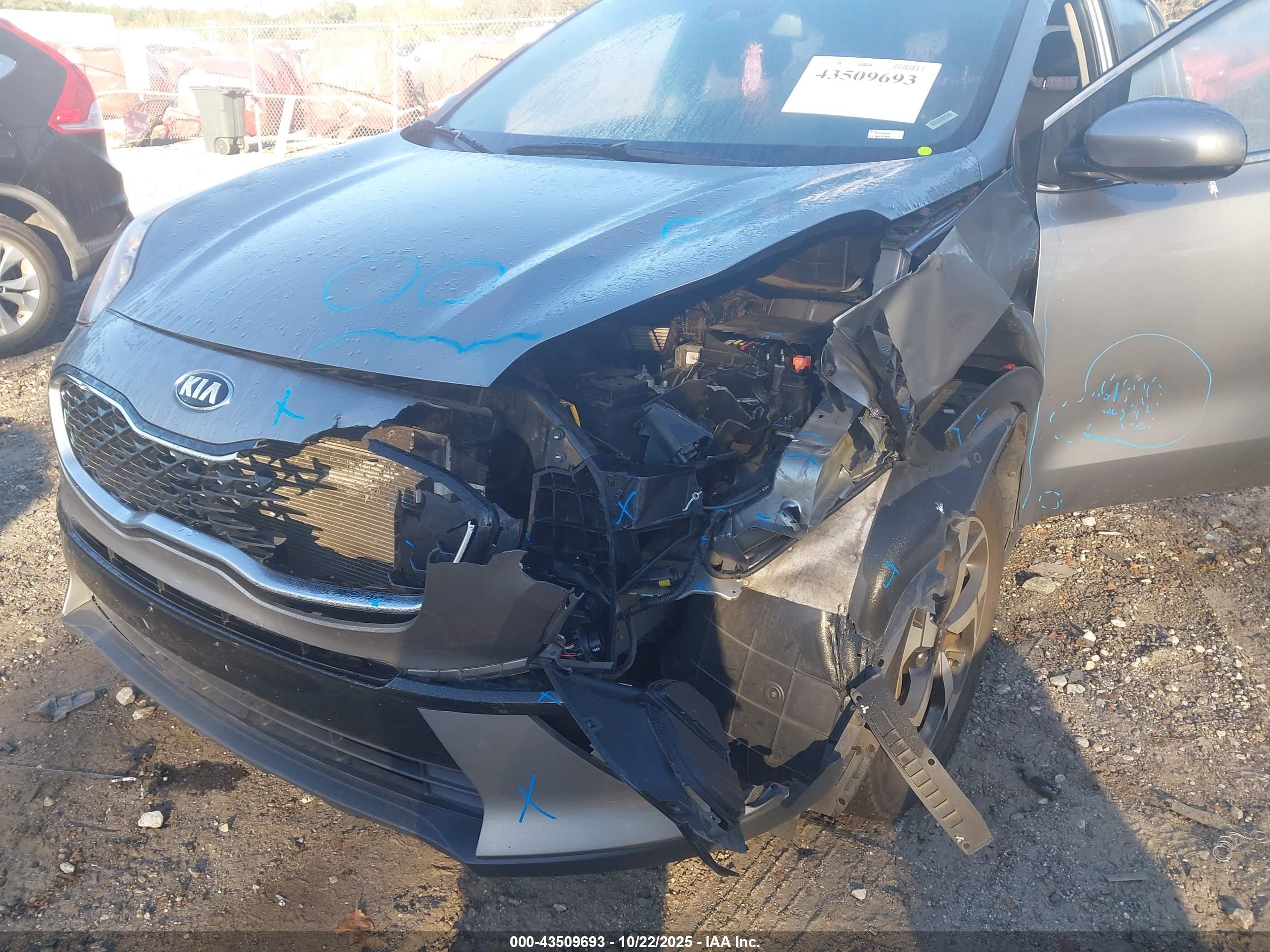 KIA SPORTAGE image 6