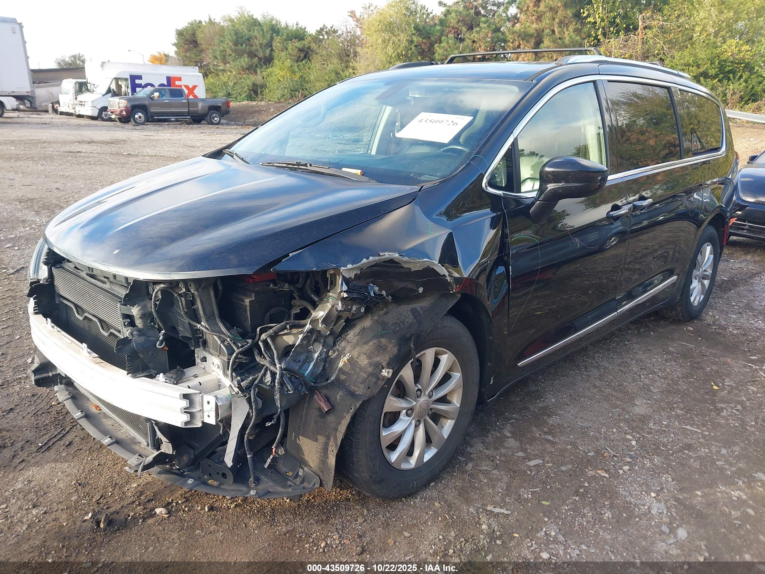 CHRYSLER PACIFICA image 2