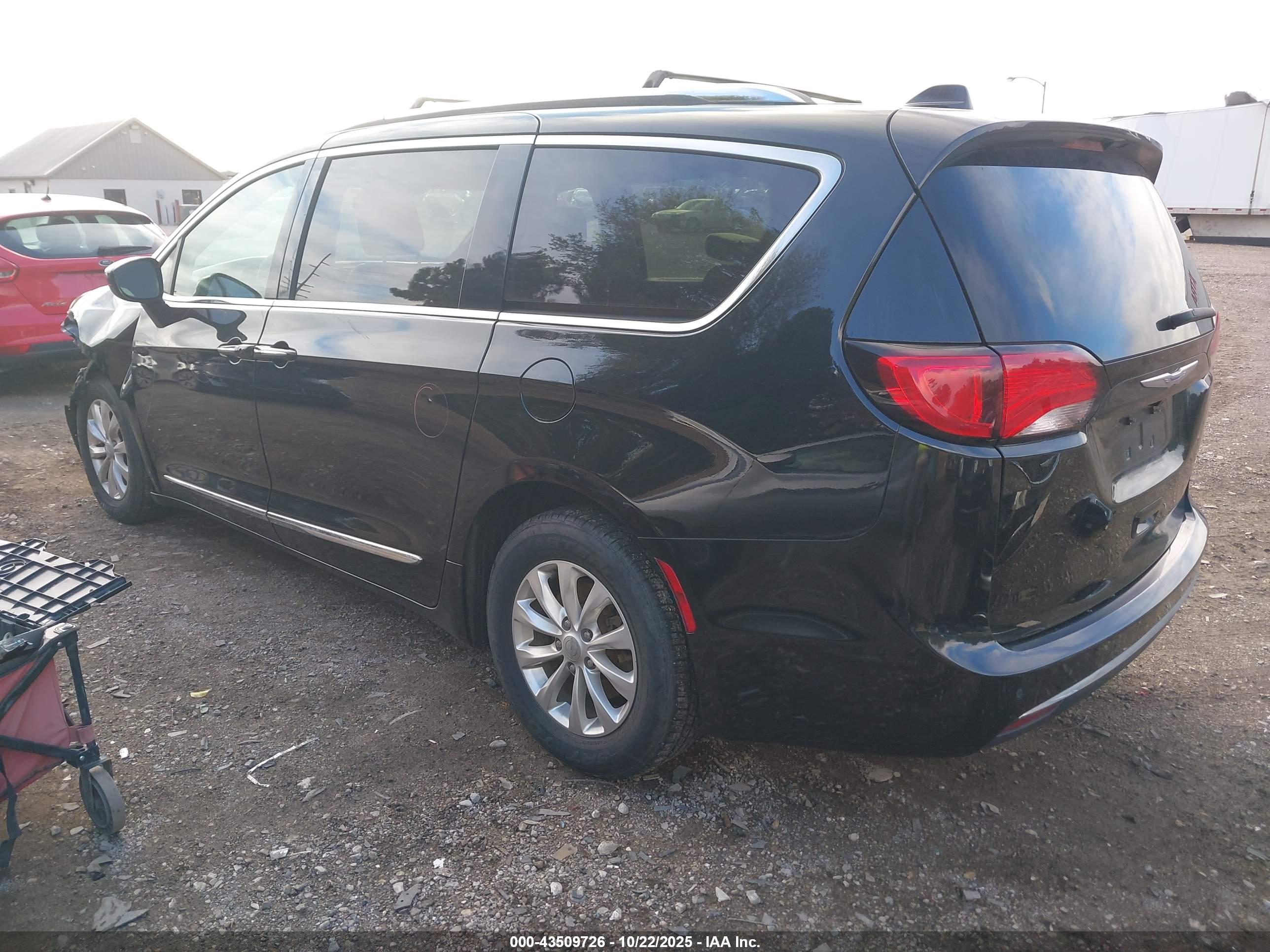 CHRYSLER PACIFICA image 3