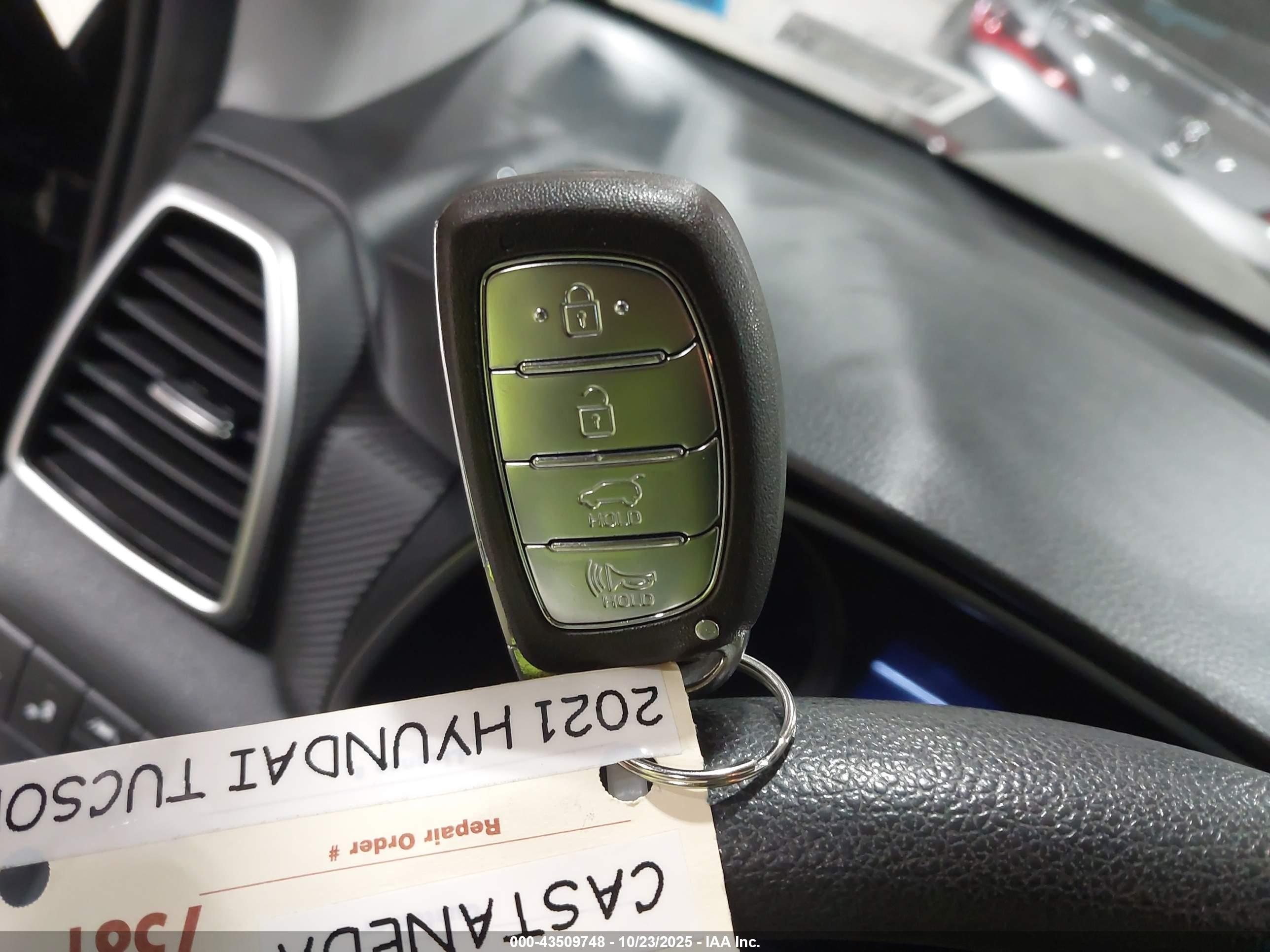 HYUNDAI TUCSON image 11