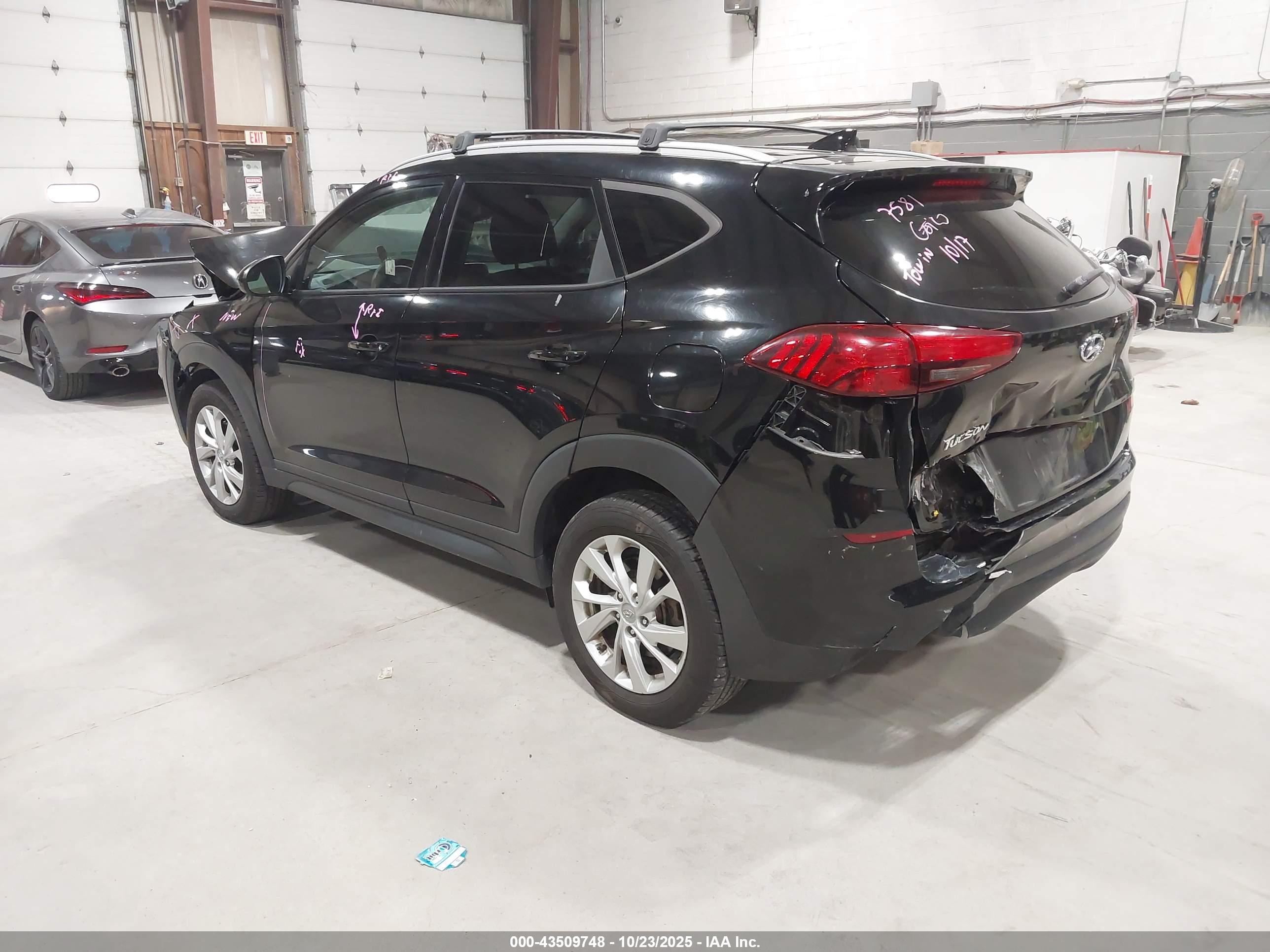 HYUNDAI TUCSON image 3