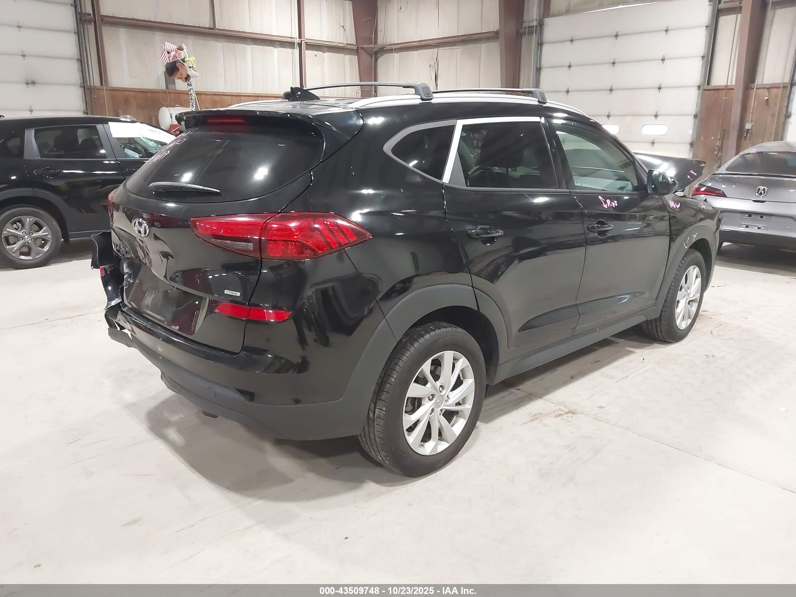 HYUNDAI TUCSON image 4