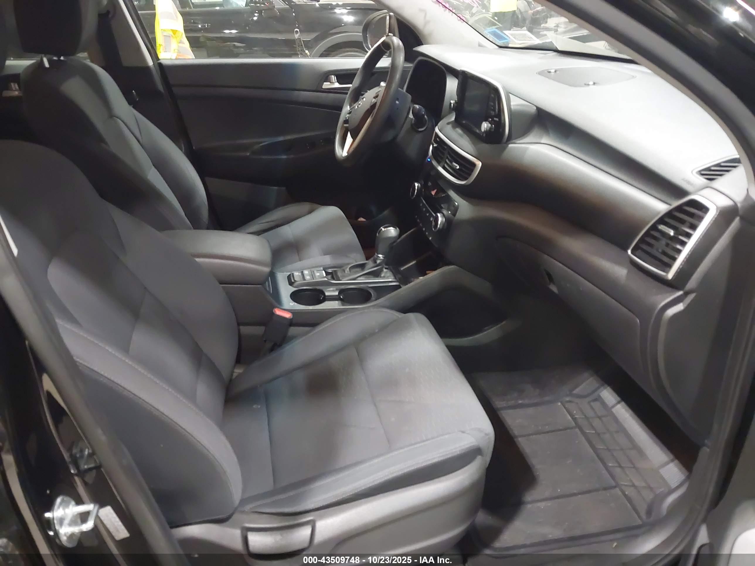 HYUNDAI TUCSON image 5