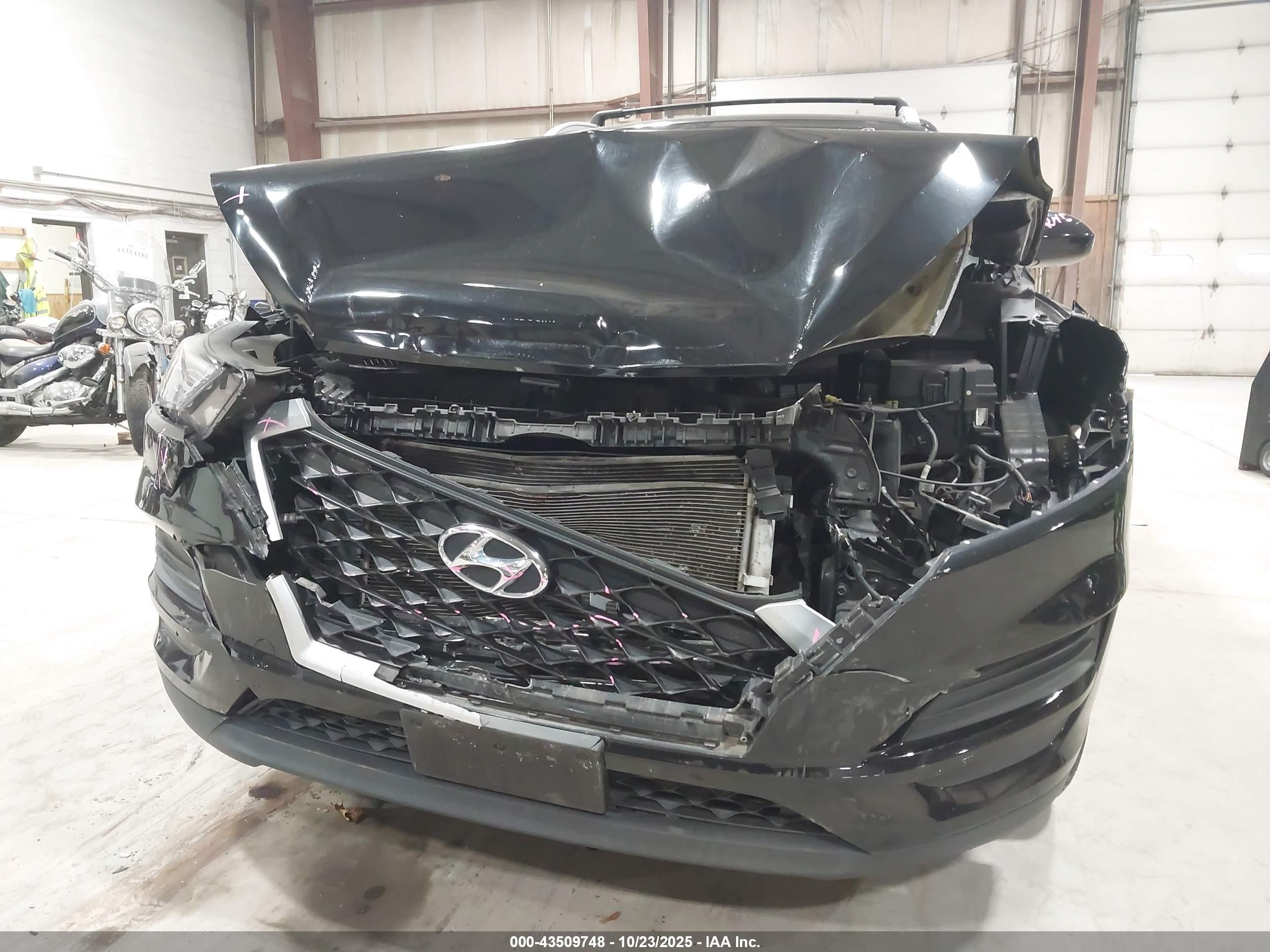 HYUNDAI TUCSON image 6