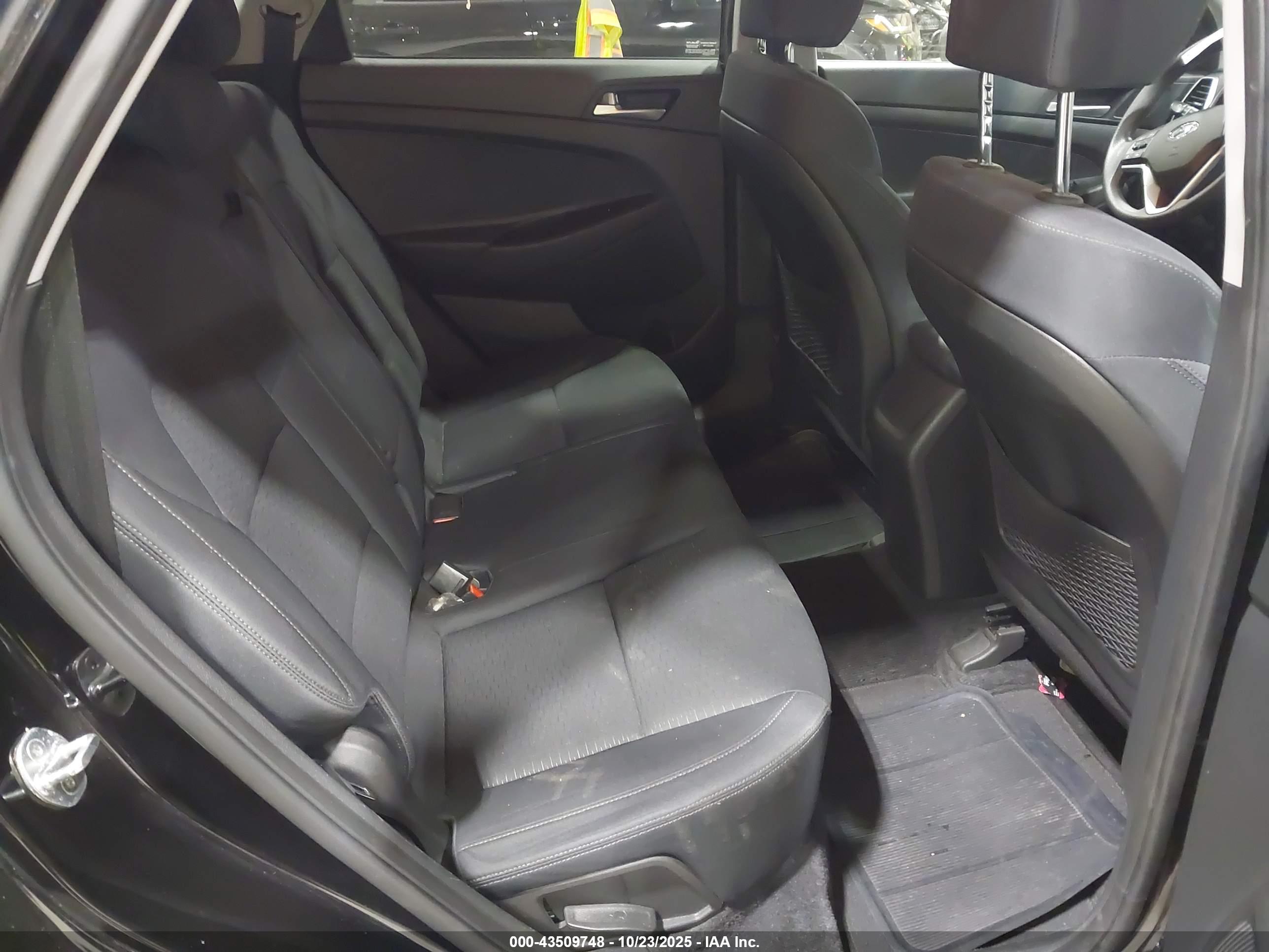 HYUNDAI TUCSON image 8