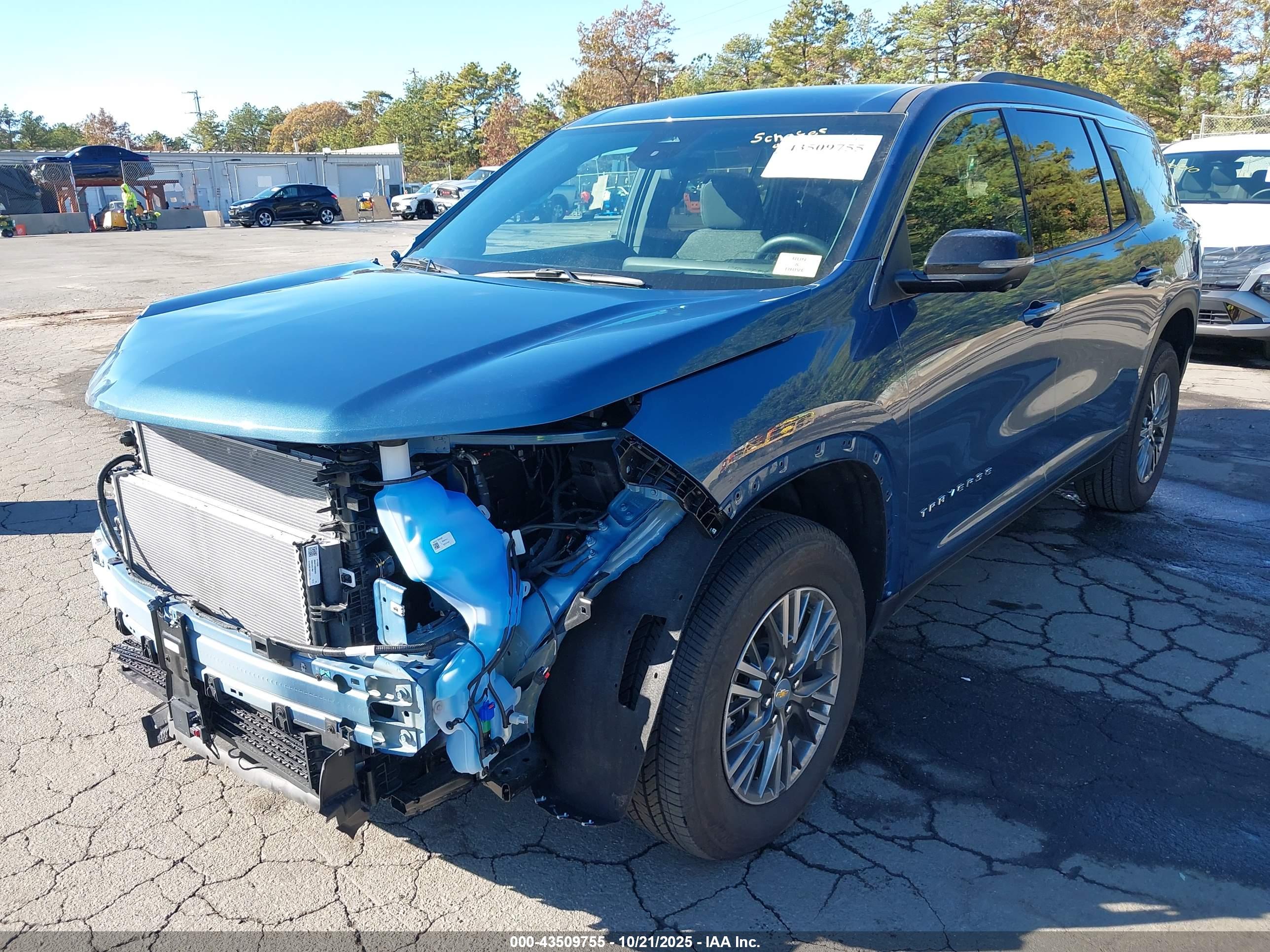 CHEVROLET TRAVERSE image 2