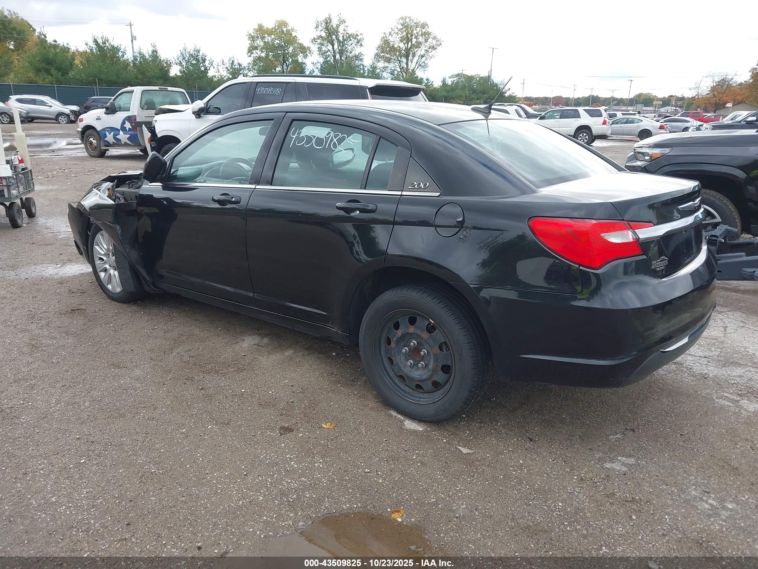 CHRYSLER 200 image 3