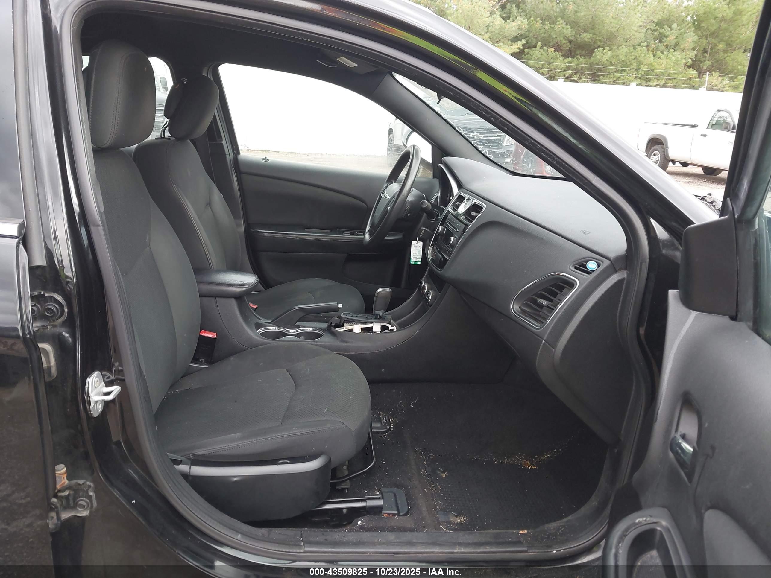 CHRYSLER 200 image 5