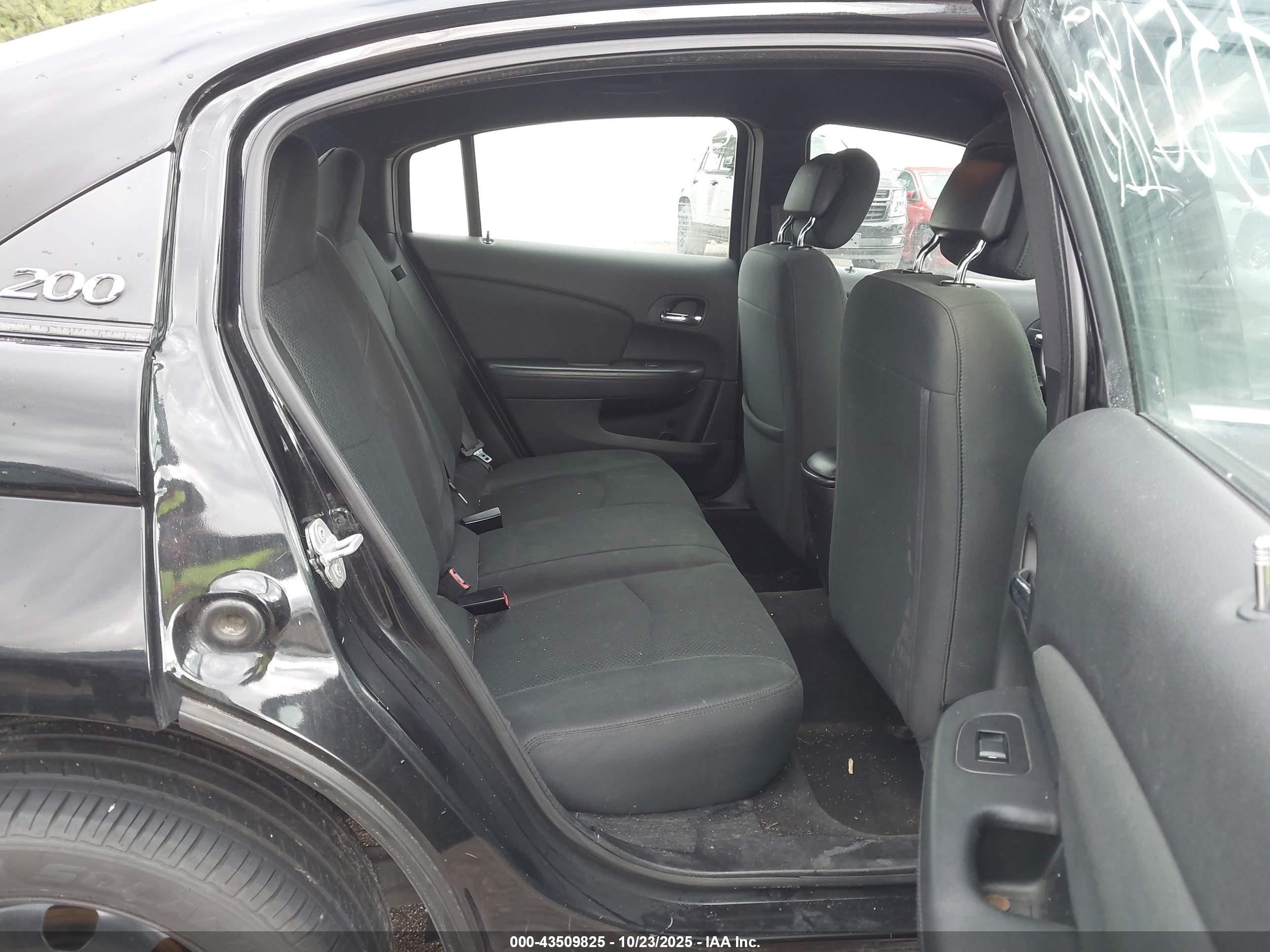 CHRYSLER 200 image 8
