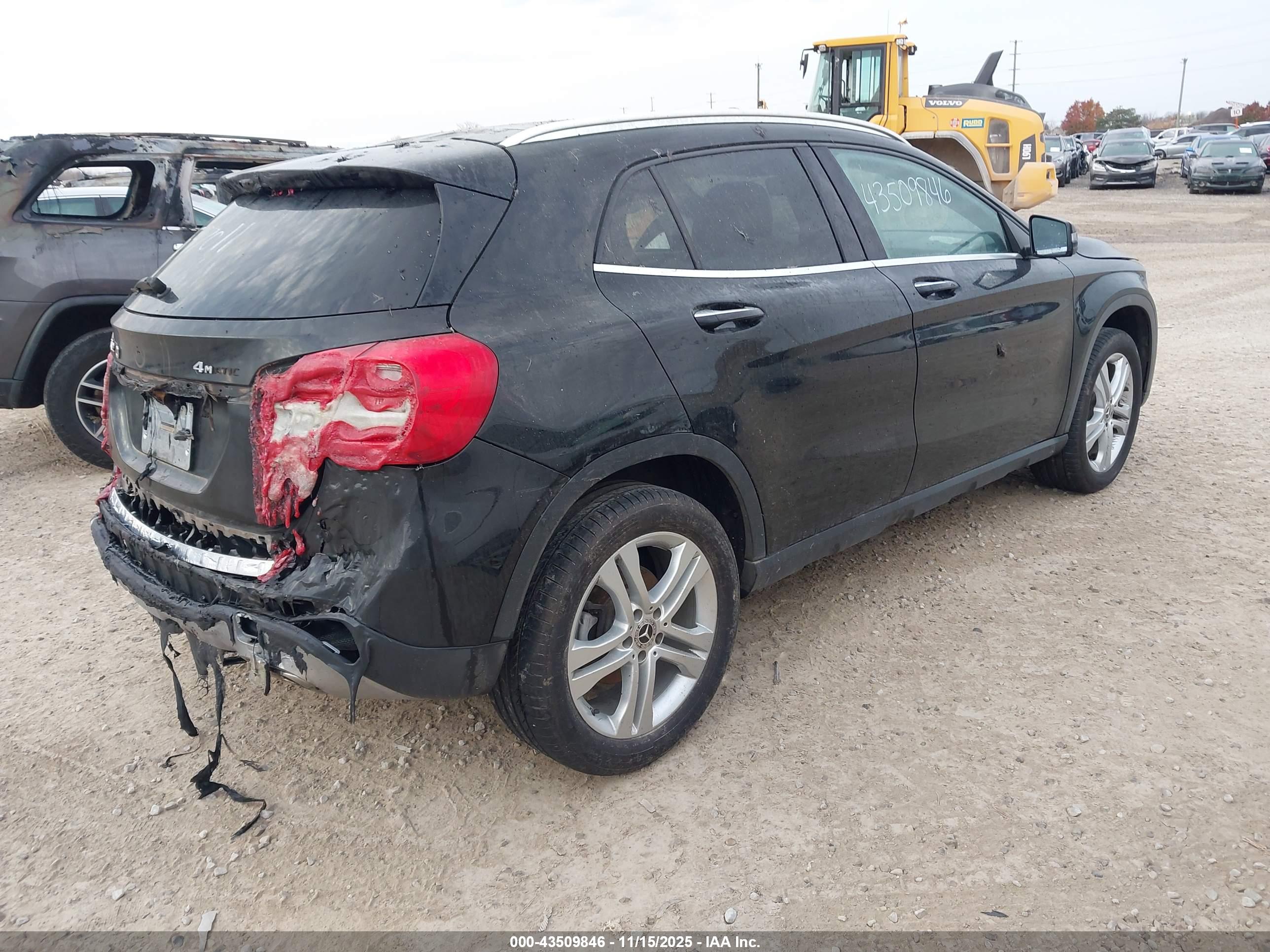 MERCEDES-BENZ GLA image 4