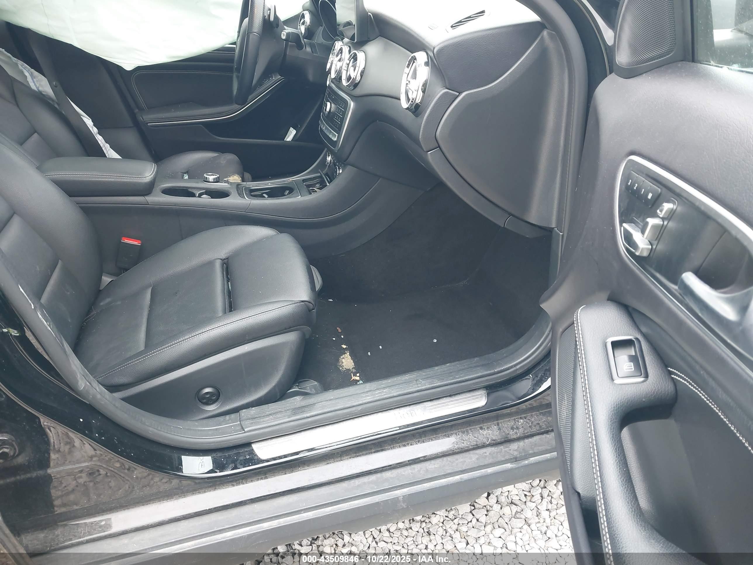 MERCEDES-BENZ GLA image 5