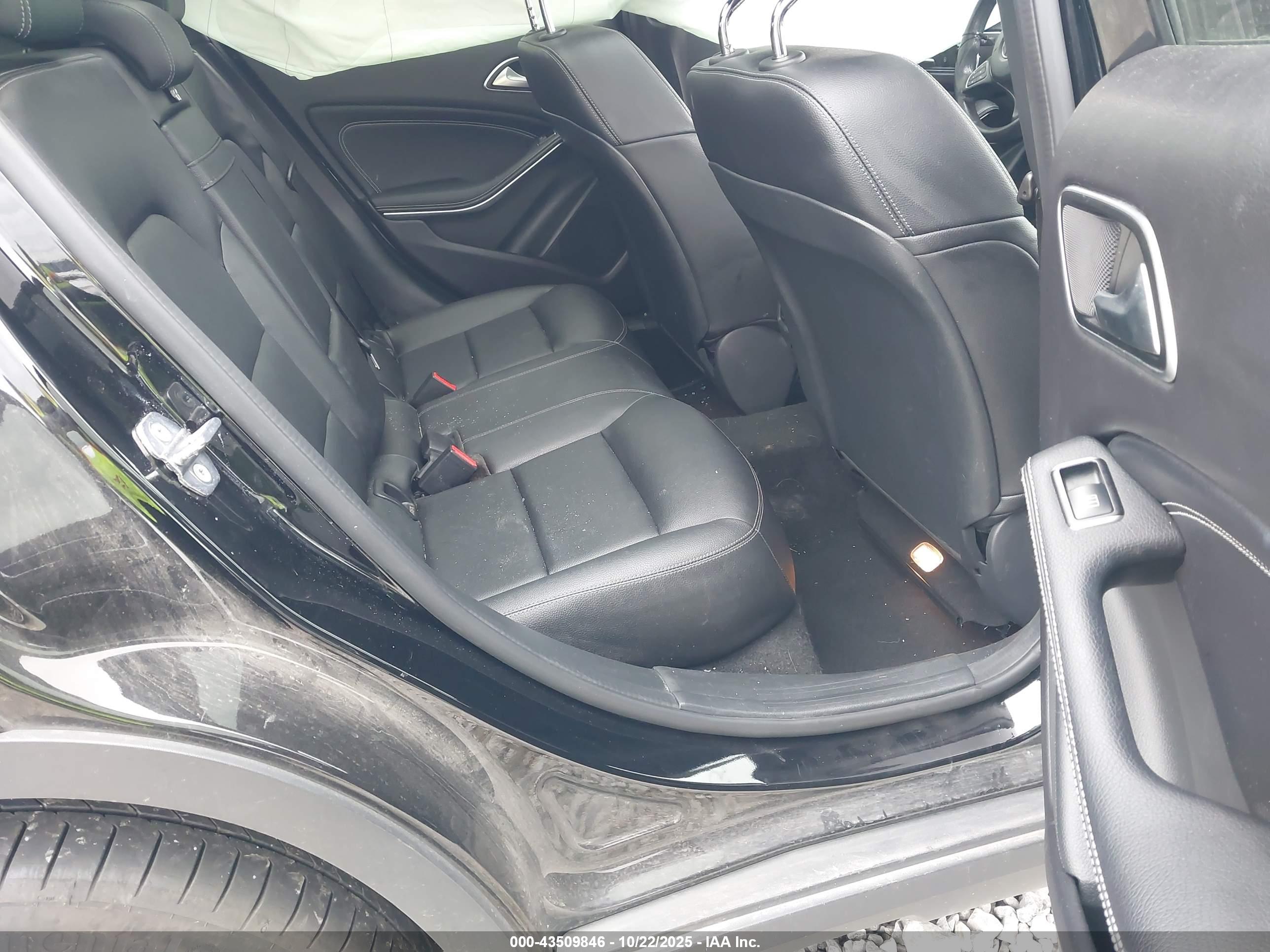 MERCEDES-BENZ GLA image 8