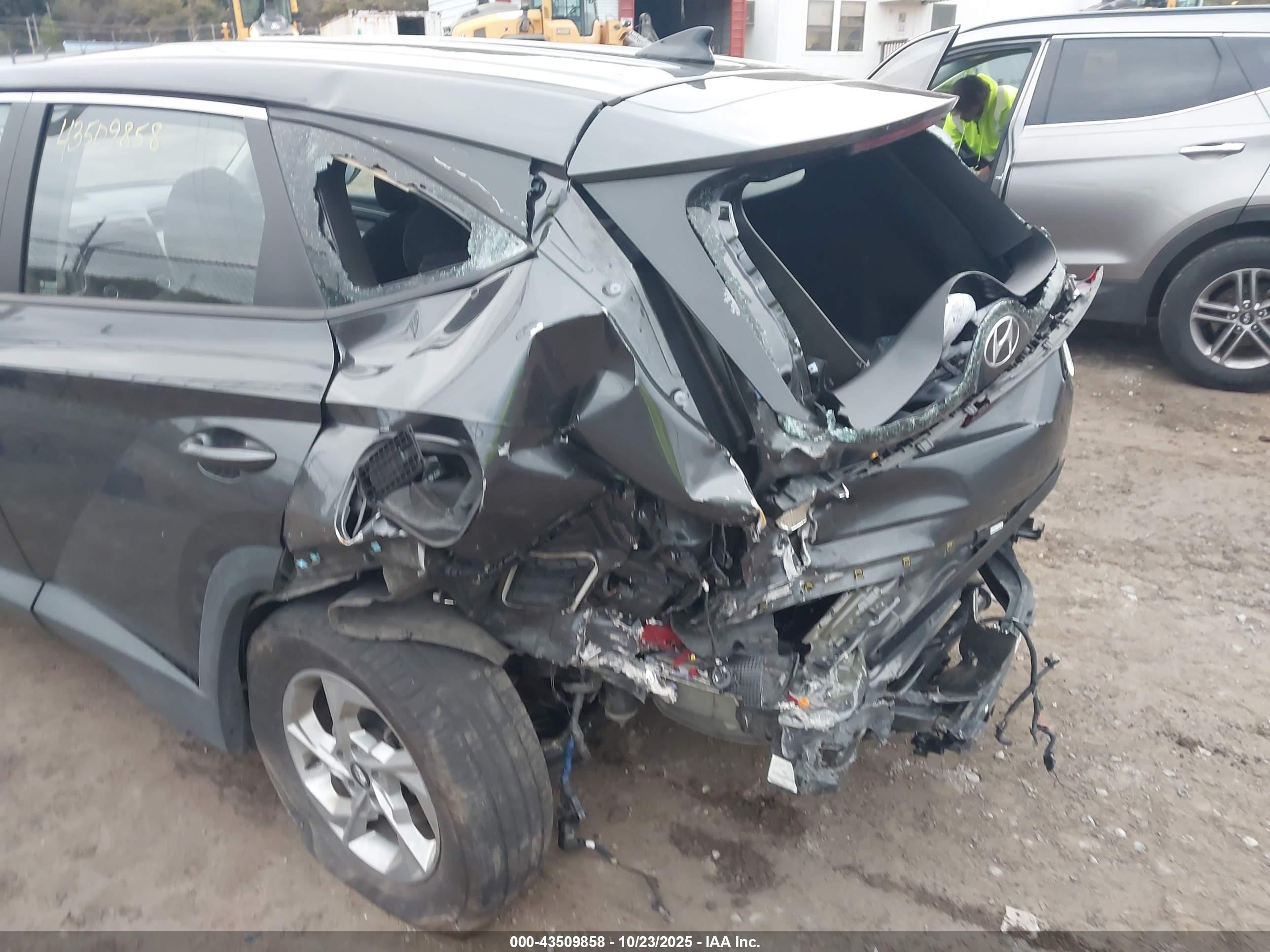 HYUNDAI TUCSON image 6
