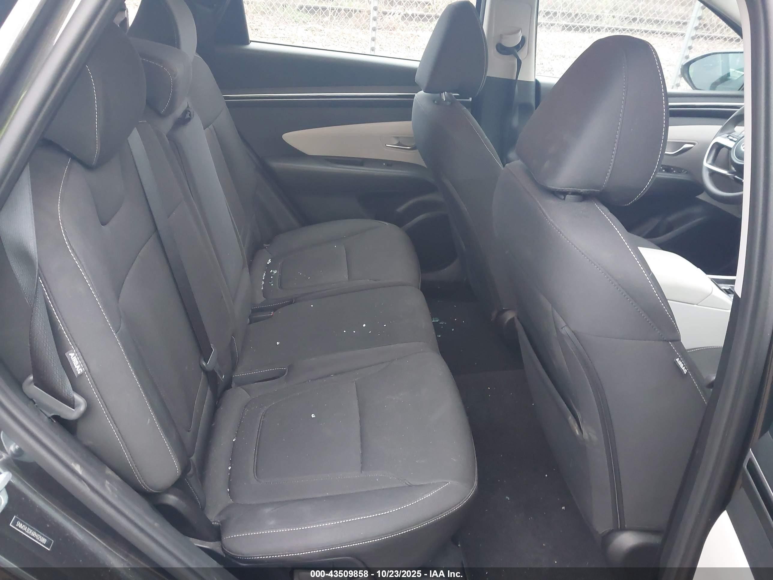 HYUNDAI TUCSON image 8