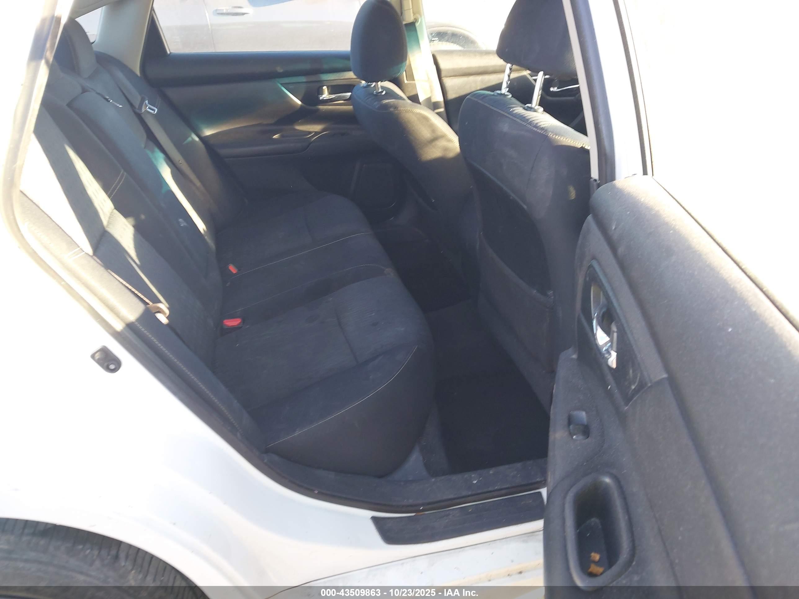 NISSAN ALTIMA image 8