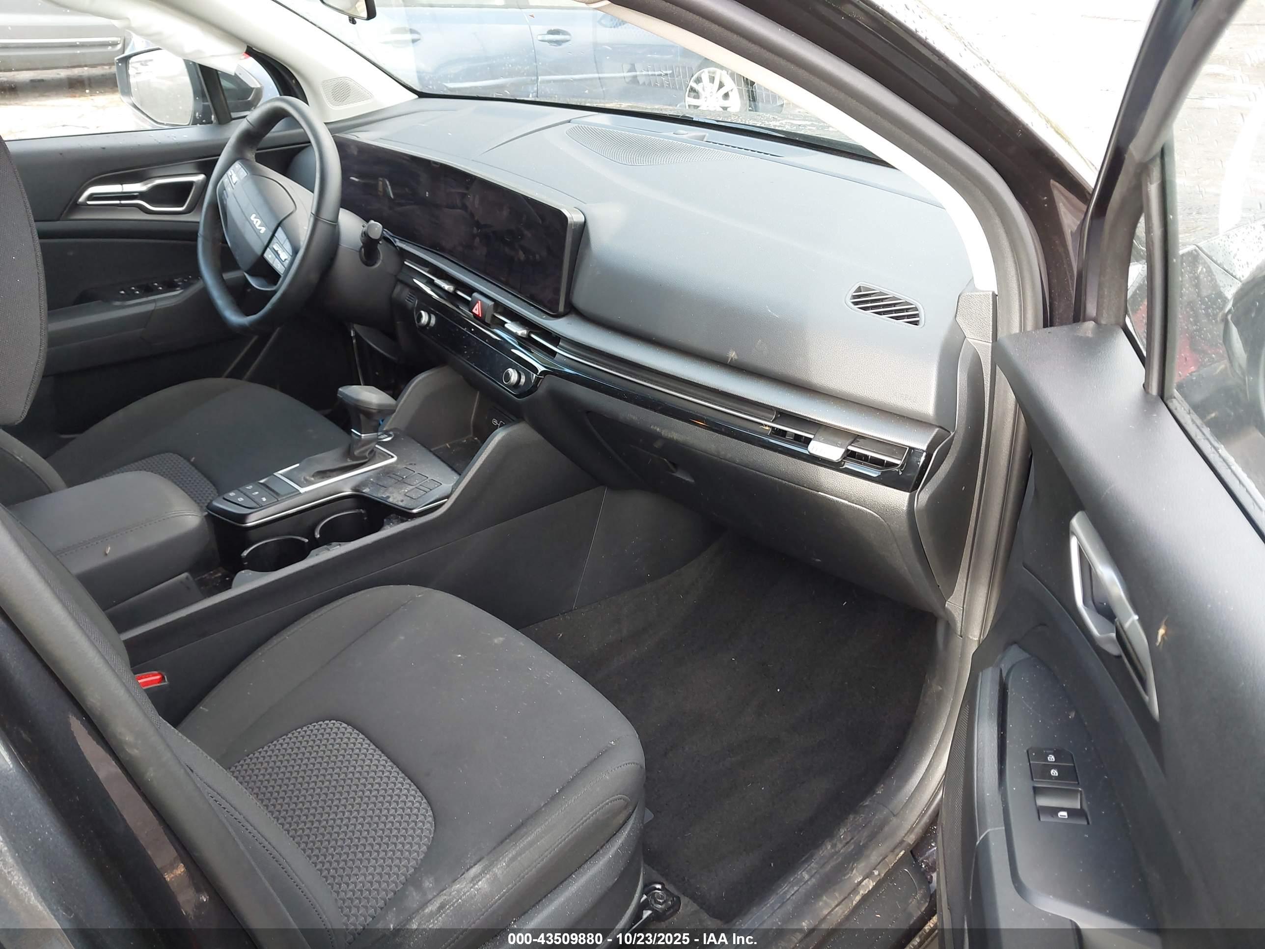 KIA SPORTAGE image 5