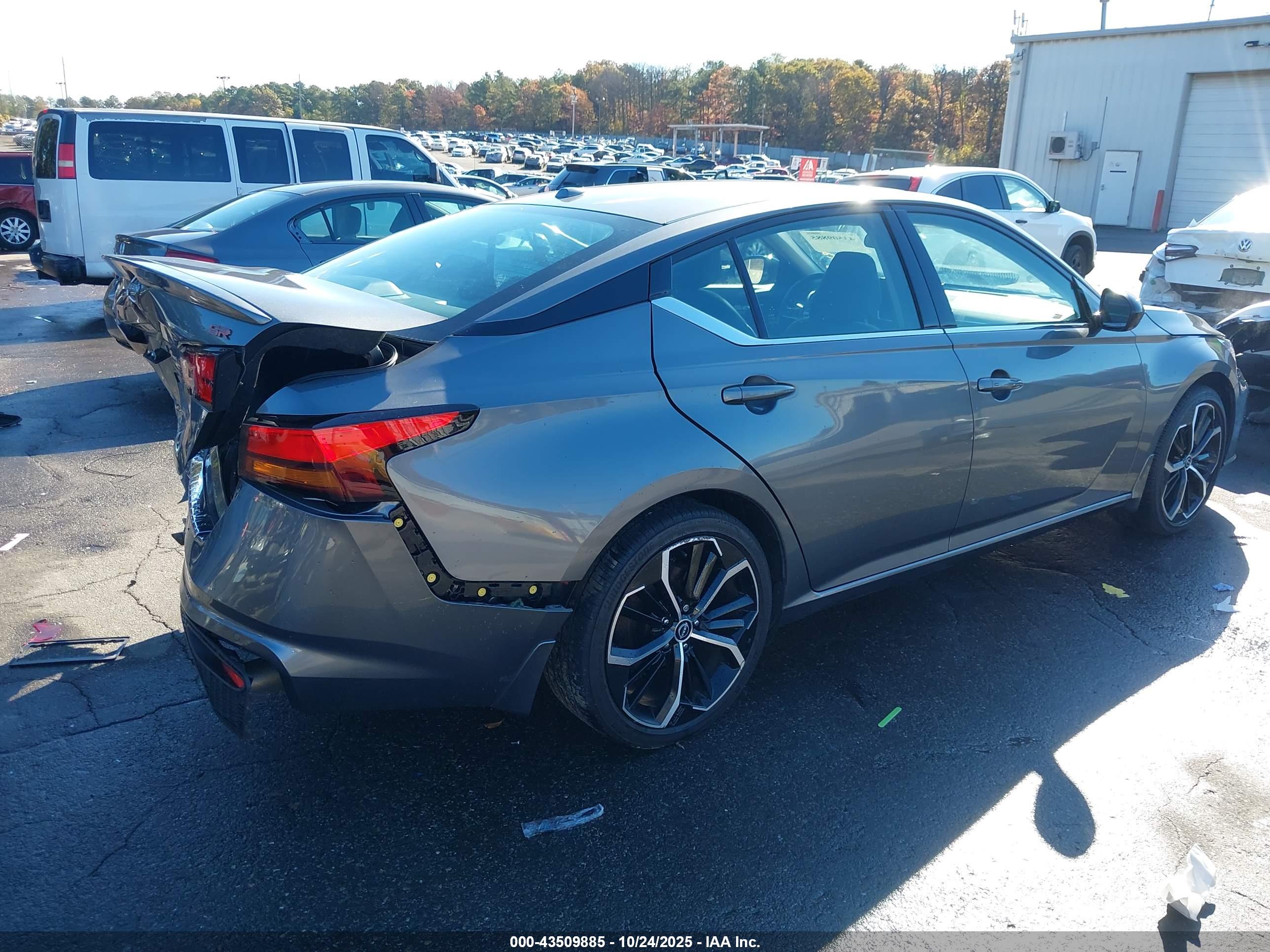 NISSAN ALTIMA image 4