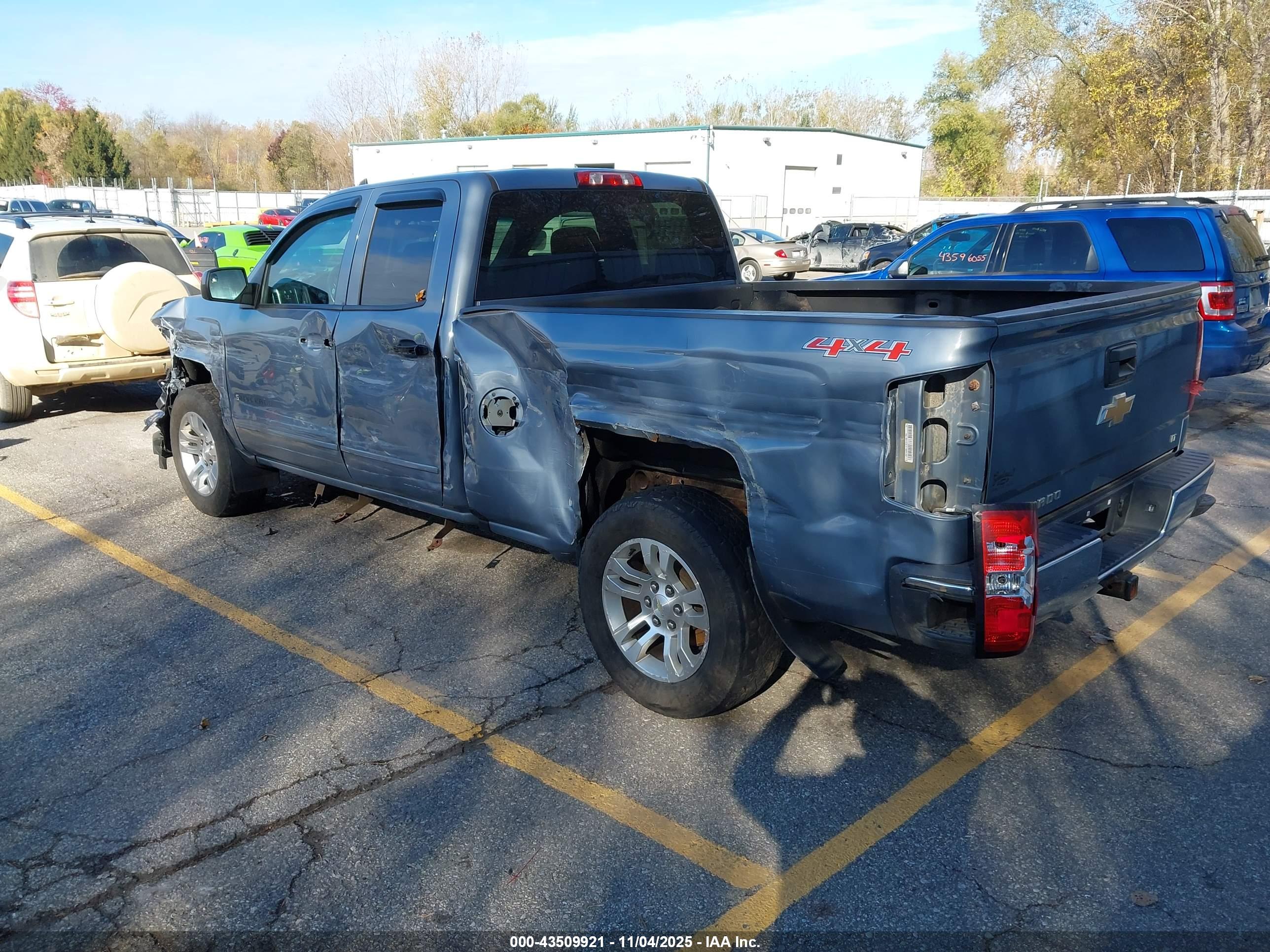 CHEVROLET SILVERADO image 3