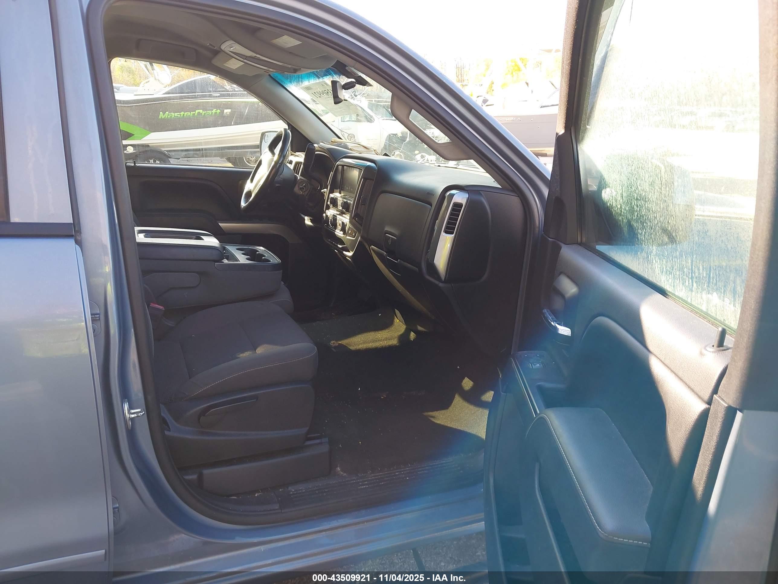 CHEVROLET SILVERADO image 5