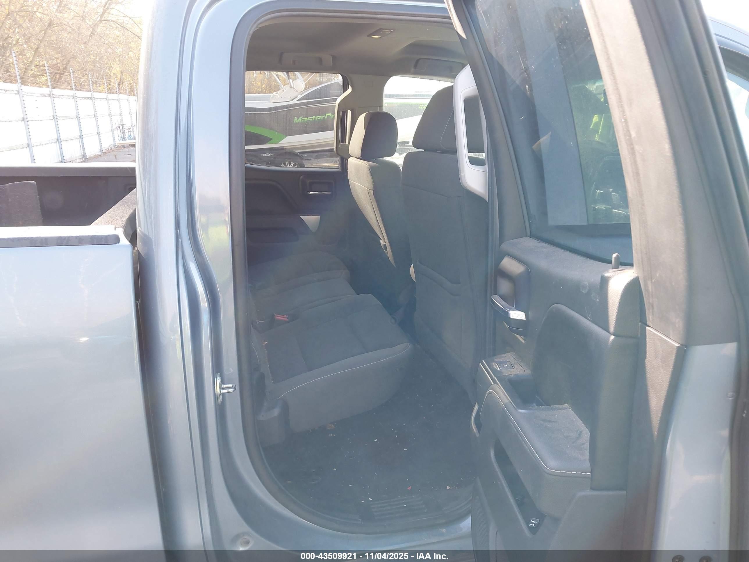 CHEVROLET SILVERADO image 8