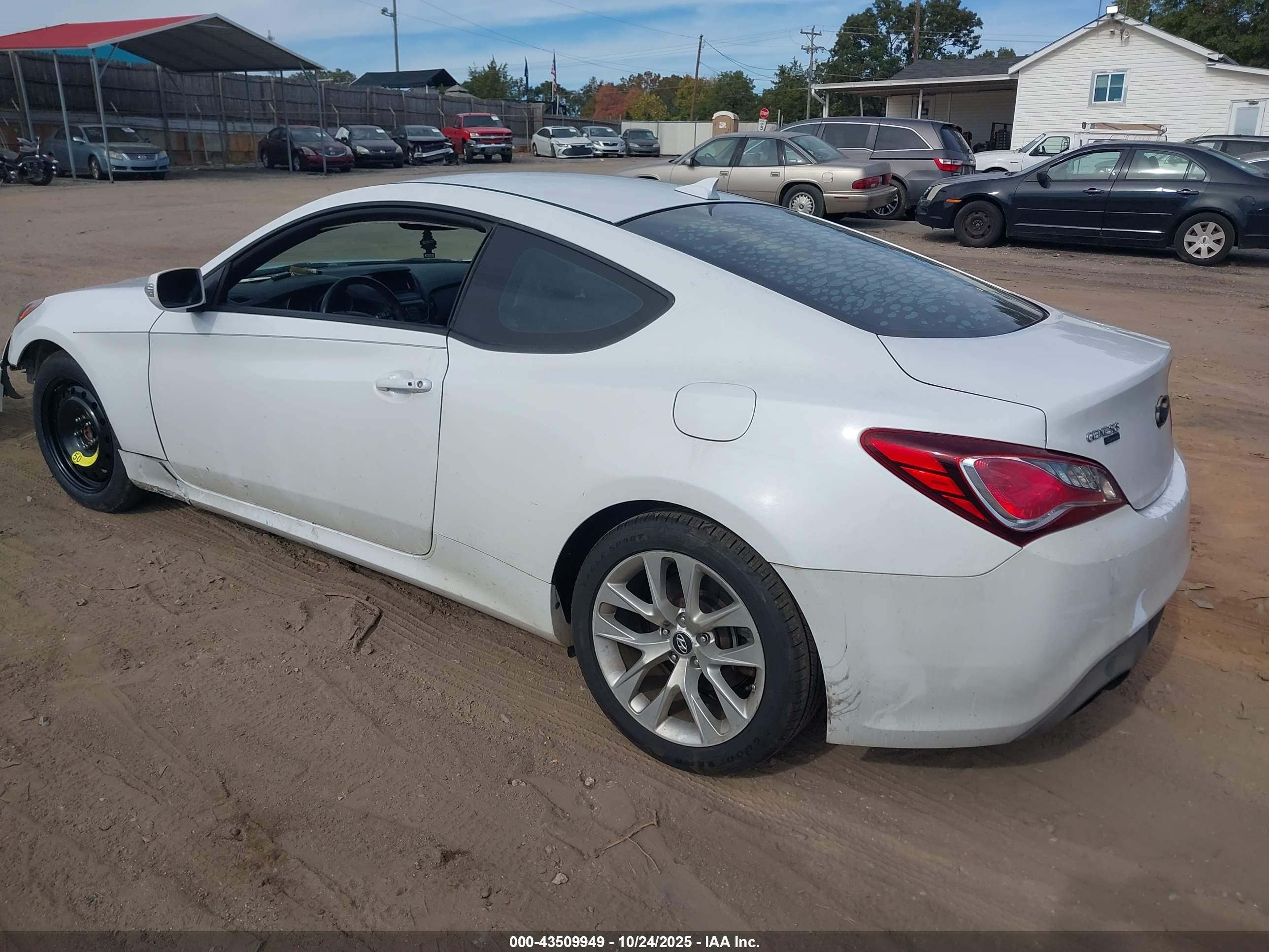 HYUNDAI GENESIS image 3