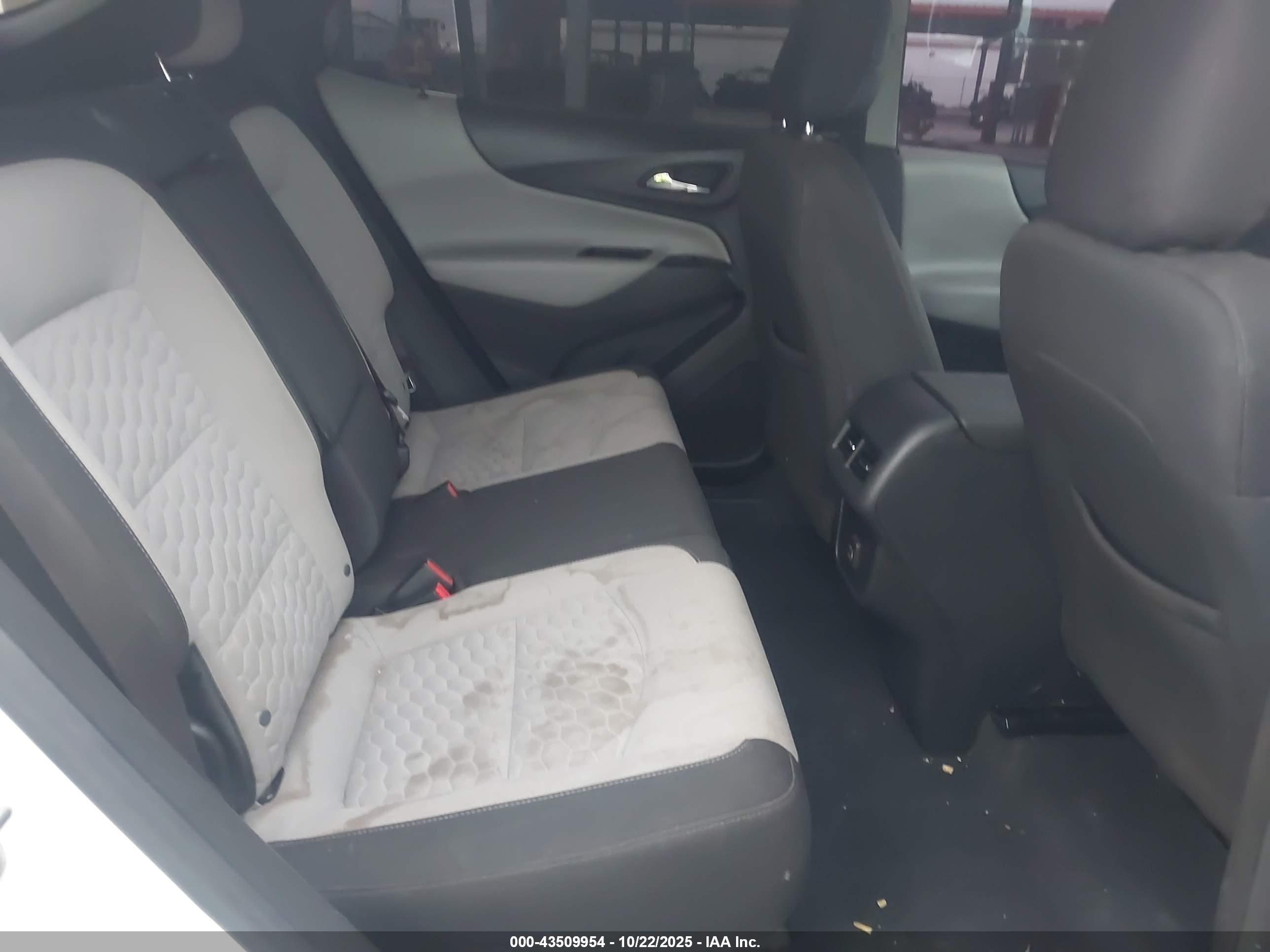 CHEVROLET EQUINOX image 8