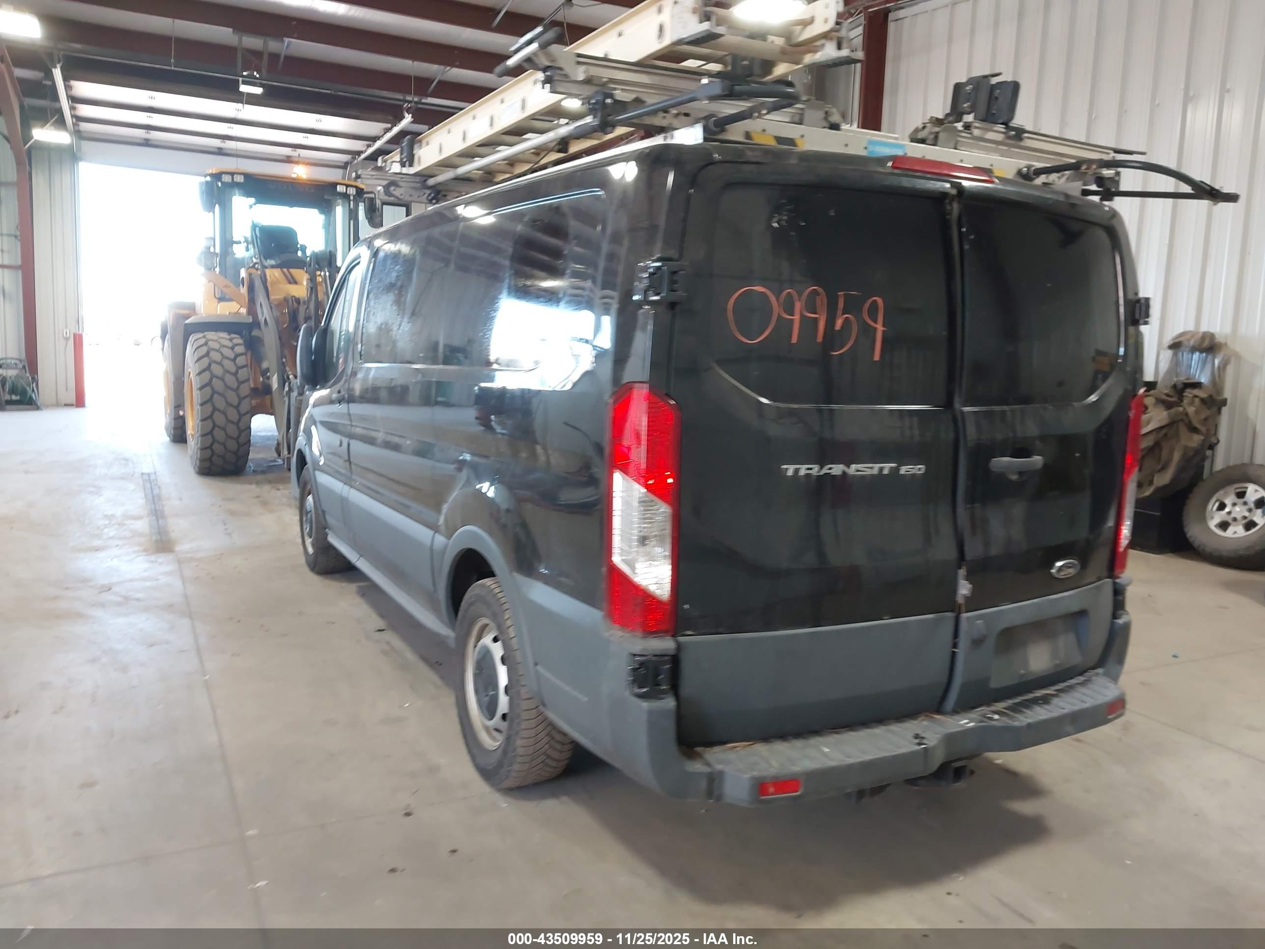FORD TRANSIT-150 image 3