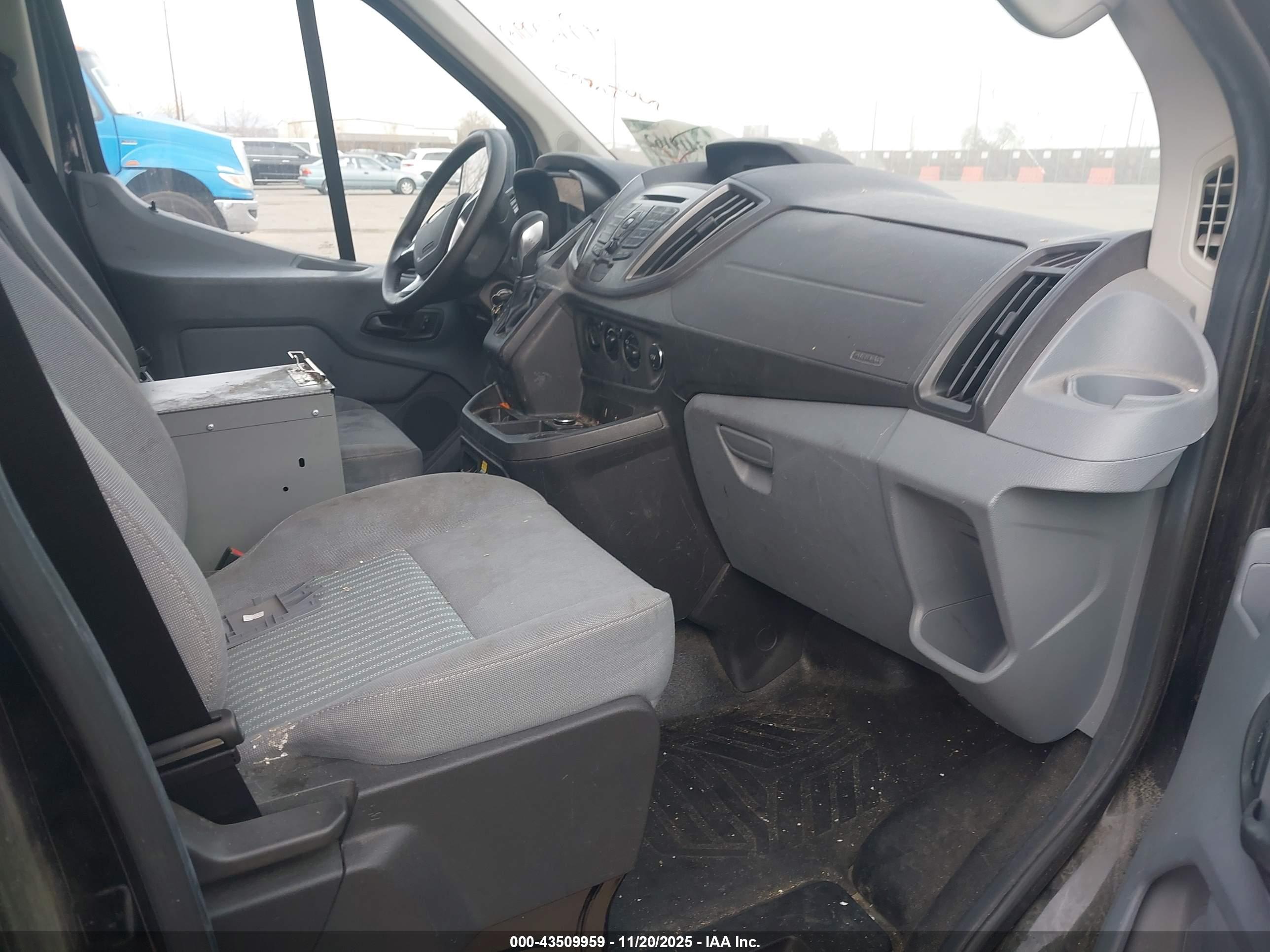 FORD TRANSIT-150 image 5