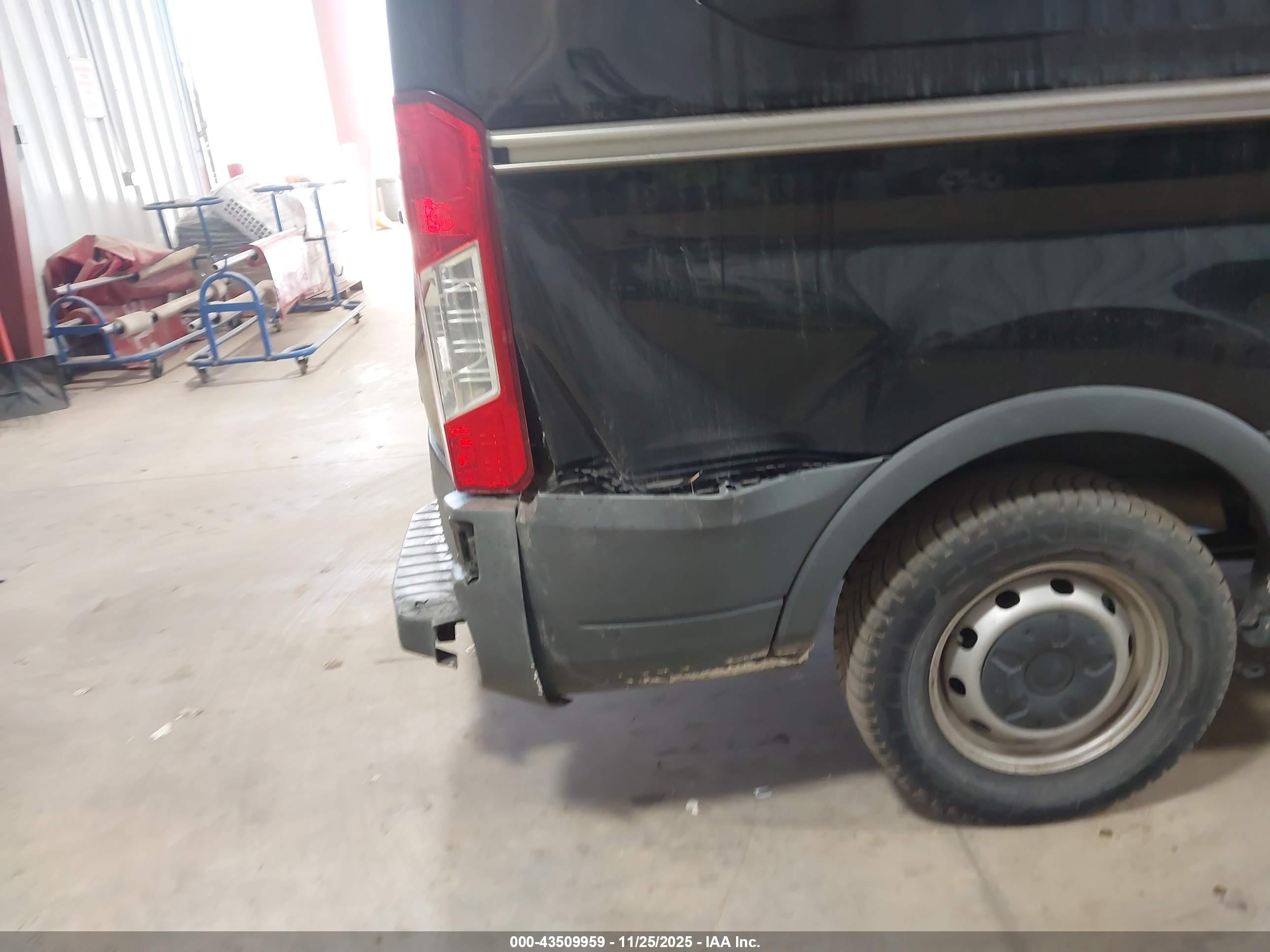 FORD TRANSIT-150 image 6