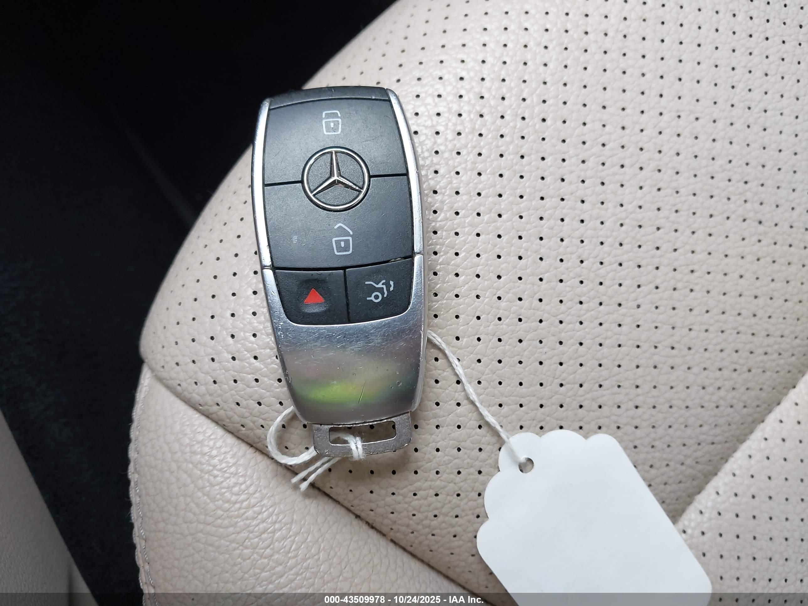 MERCEDES-BENZ GLC image 11