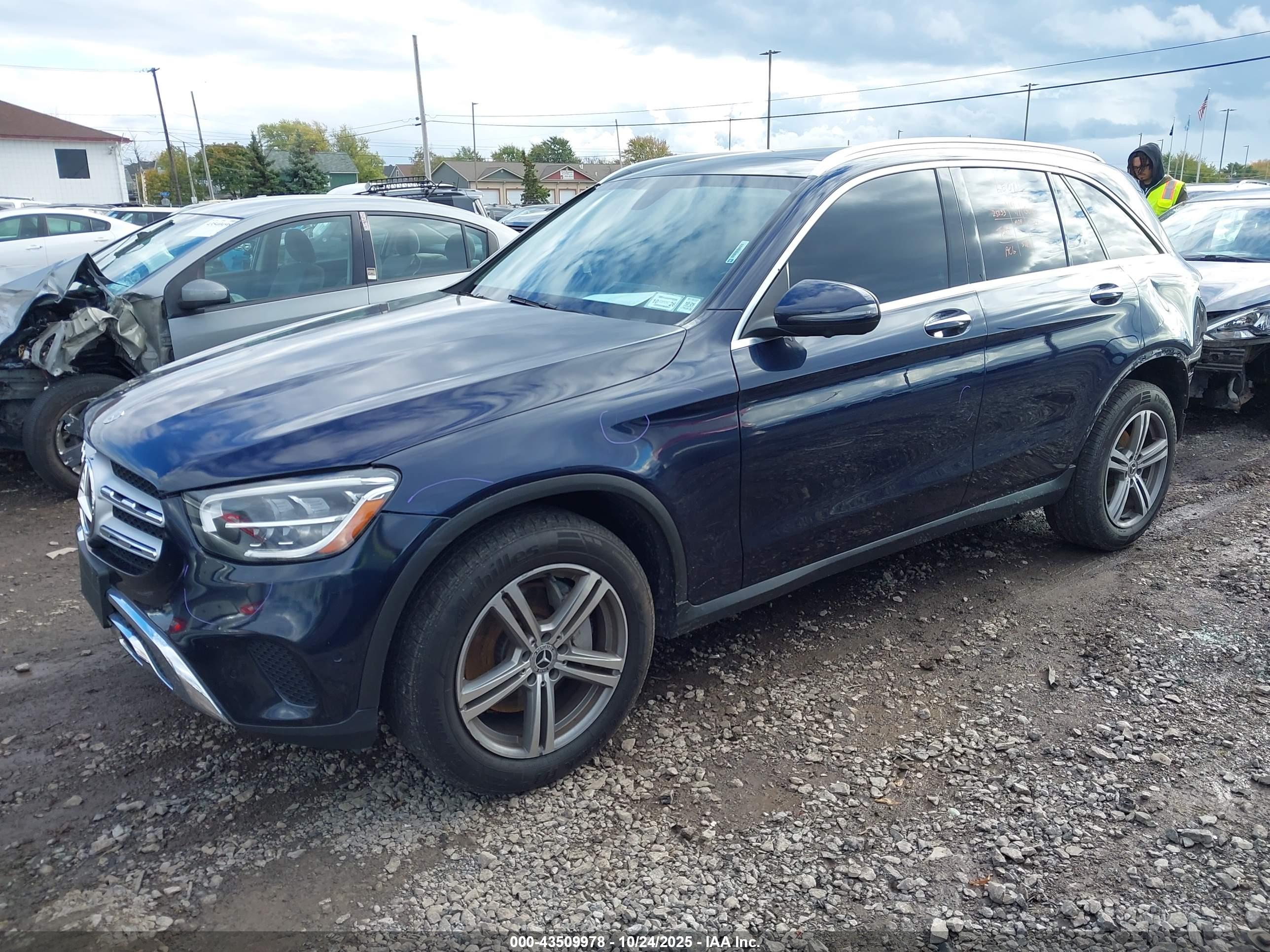 MERCEDES-BENZ GLC image 2