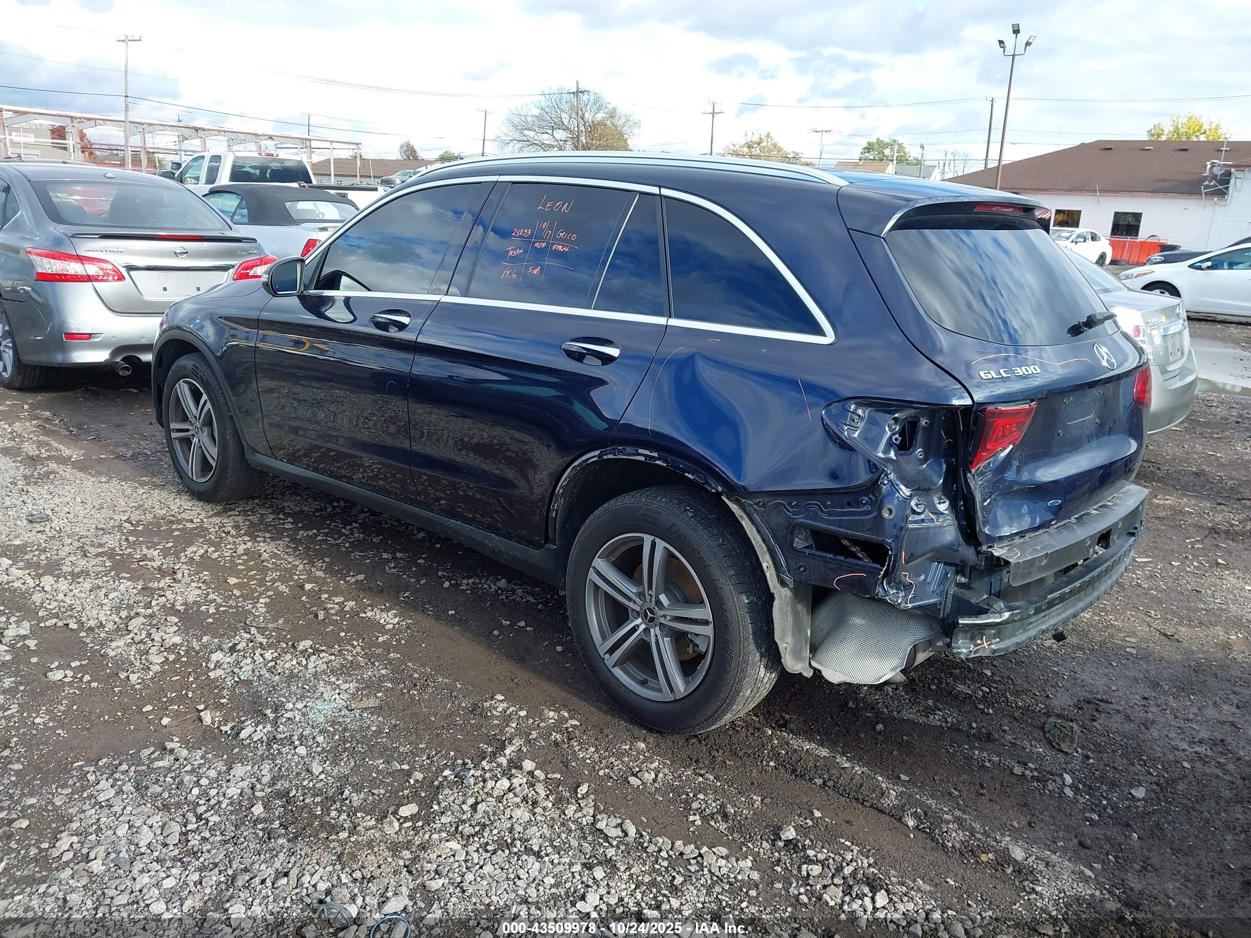 MERCEDES-BENZ GLC image 3
