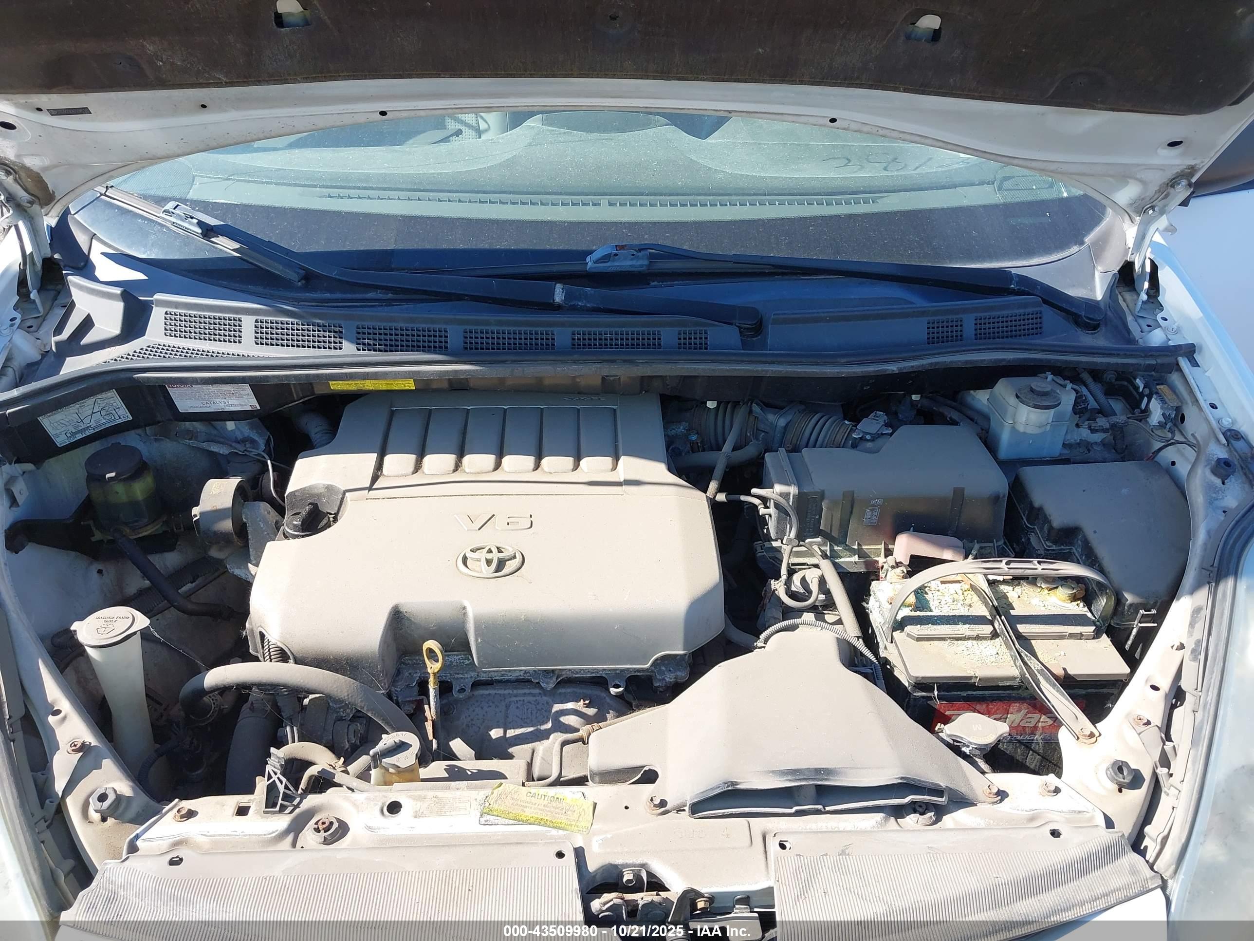 TOYOTA SIENNA image 10