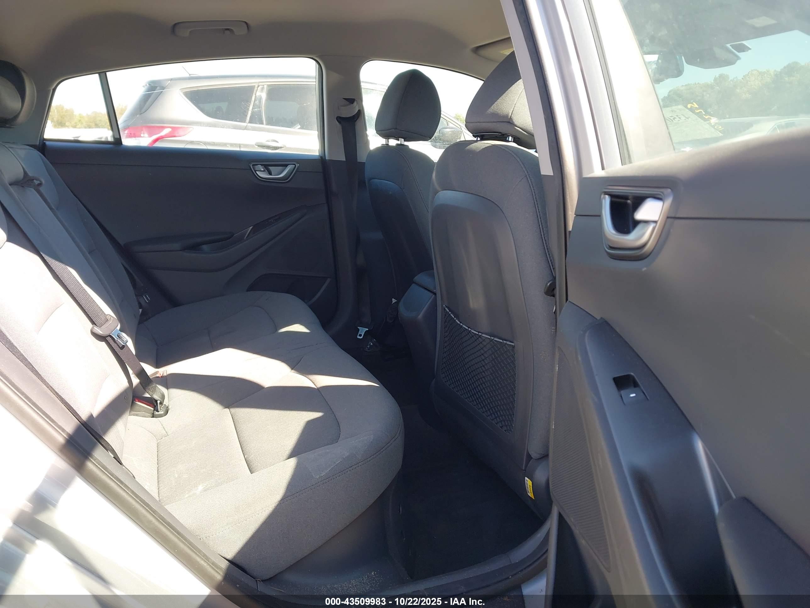 HYUNDAI IONIQ image 8