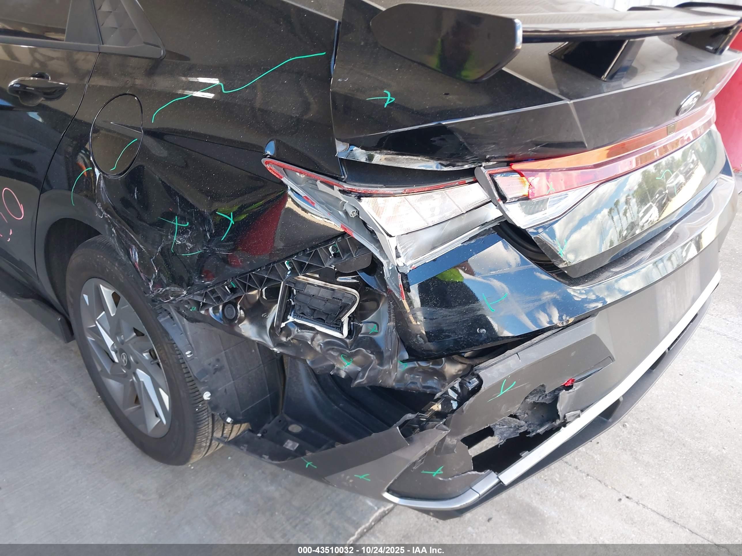 HYUNDAI ELANTRA image 6