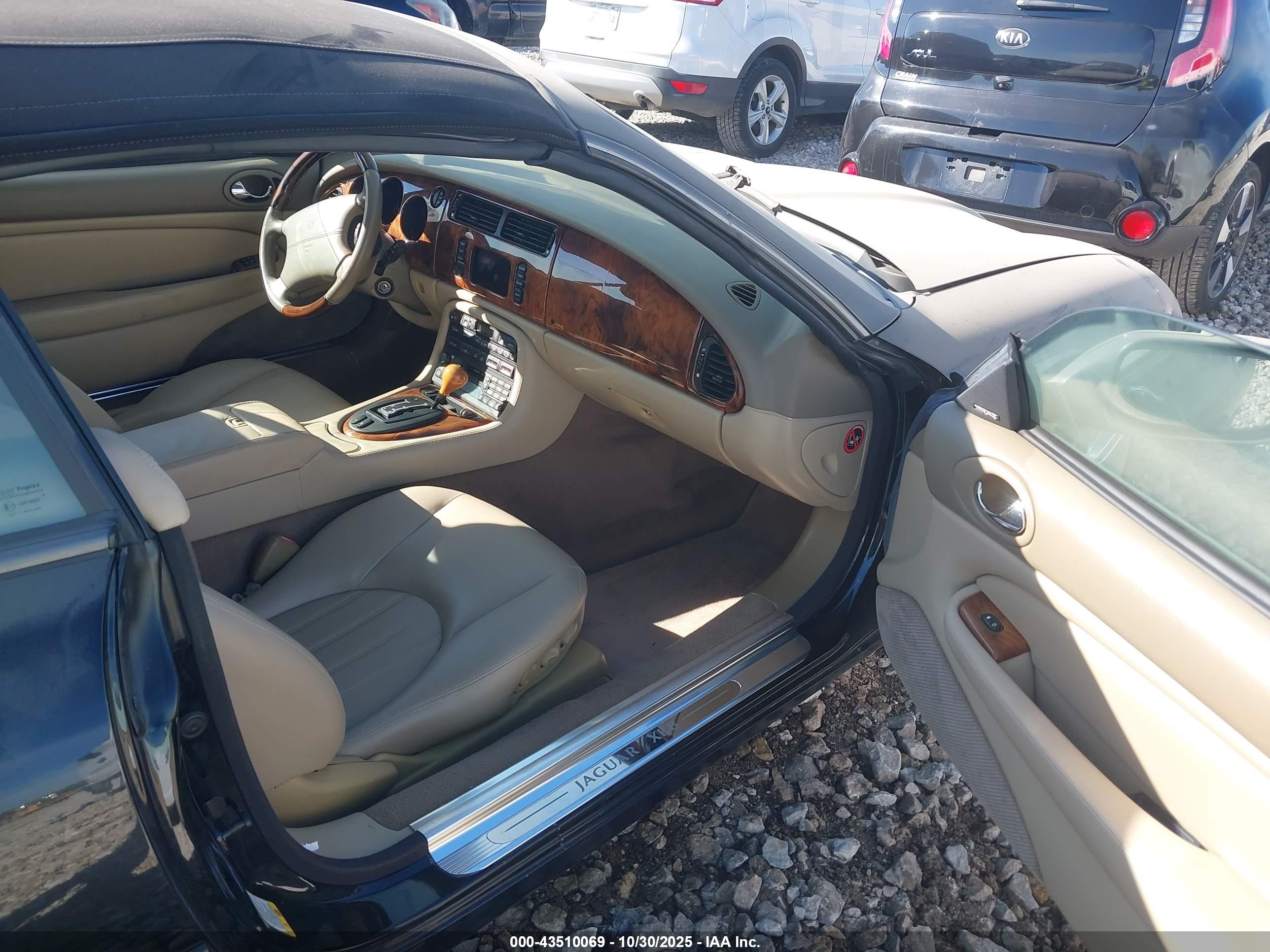 JAGUAR XK8 image 5