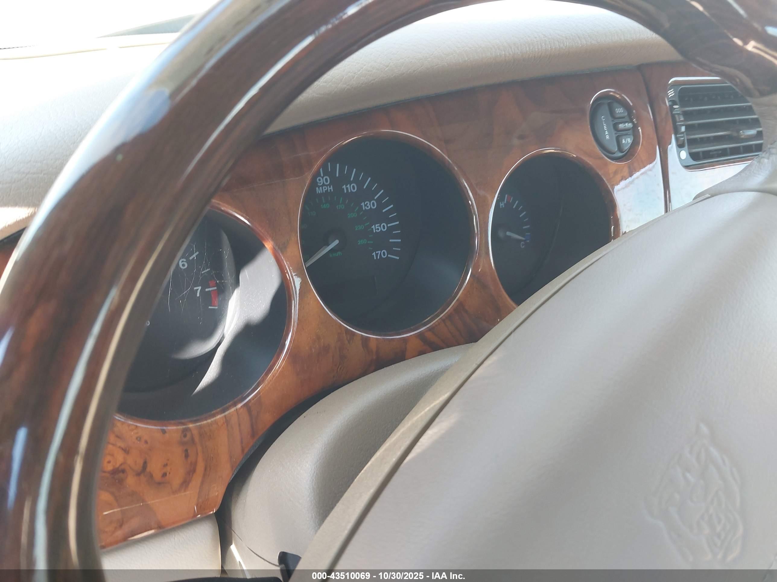 JAGUAR XK8 image 7